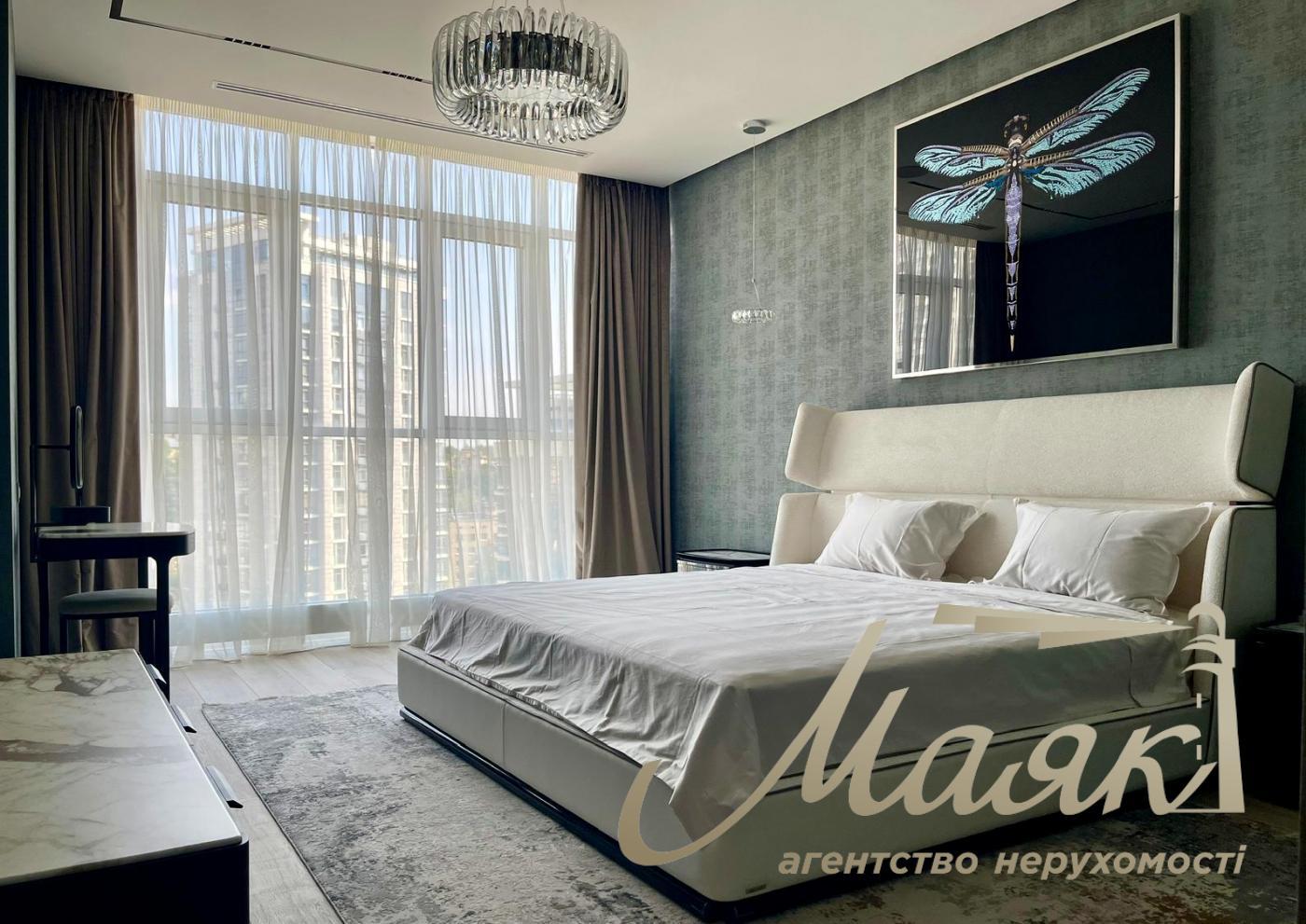 Продаж 4-кімнатної квартири 190м2 в ЖК "Новопечерські Липки" Адреса: вул. Верхогляда (Драгомирова) 15-А, Печерський район, Київ.