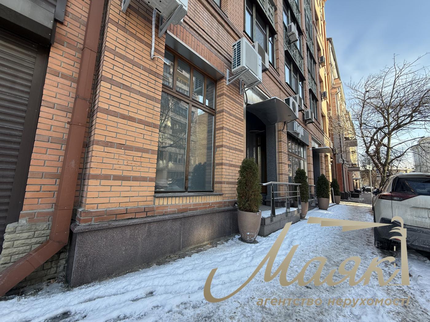 Sale of facade premises on Mirnoho Panasa Street, Pechersk, Kyiv