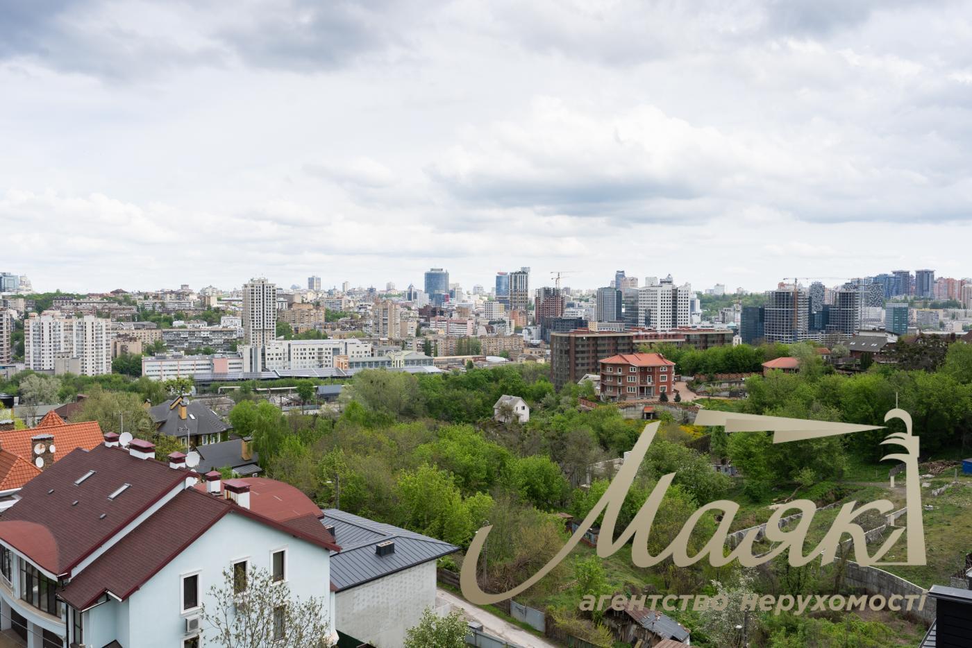 Продаж будинку на Батиєвій горі з розкішним краєвидом, Київ, Центр.