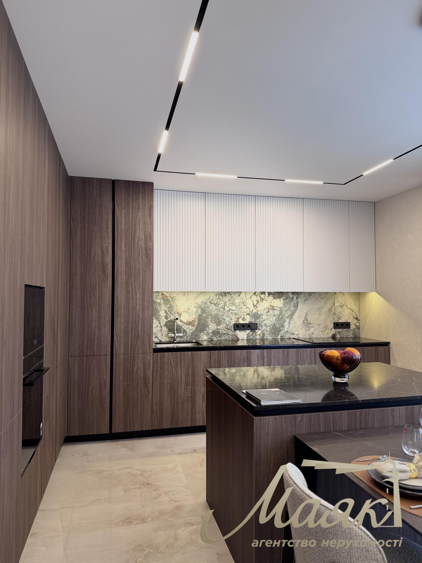 Продаж квартири 120m2 в ЖК Французький квартал 2, вул. Джона Маккейна 3а, Центр, Київ