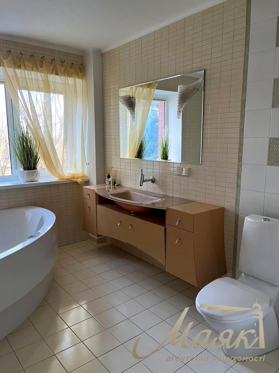 Продаж стильного будинку з панорамним видом на Лісники, 266 м², 10 соток, Лісова вул., 1