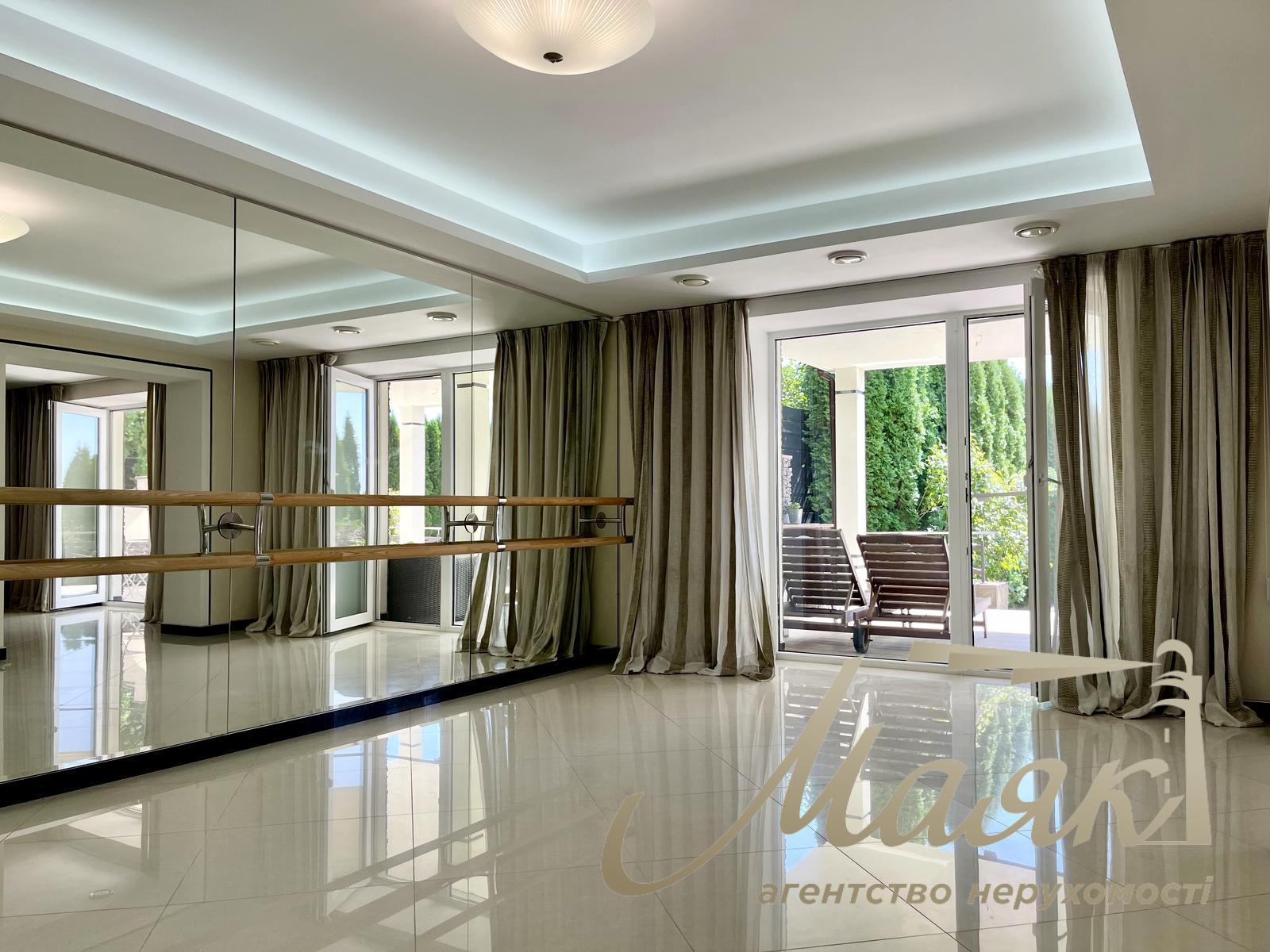 Оренда двоповерхового будинку 435 м² у с. Лісники, КМ "Зелений Гай".