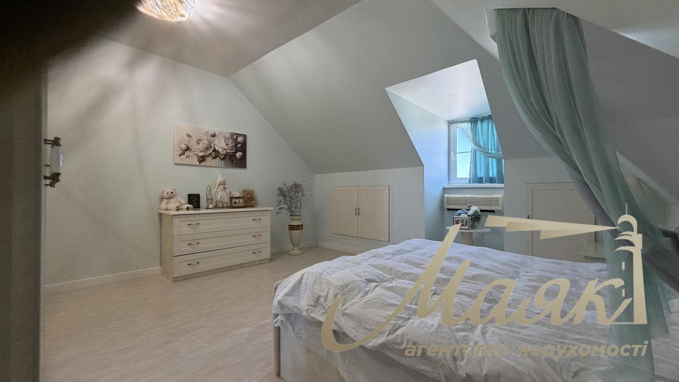 Продаж преміального 3х-поверхового будинку 350 м² у Гореничі, Бучанський район, Київська область