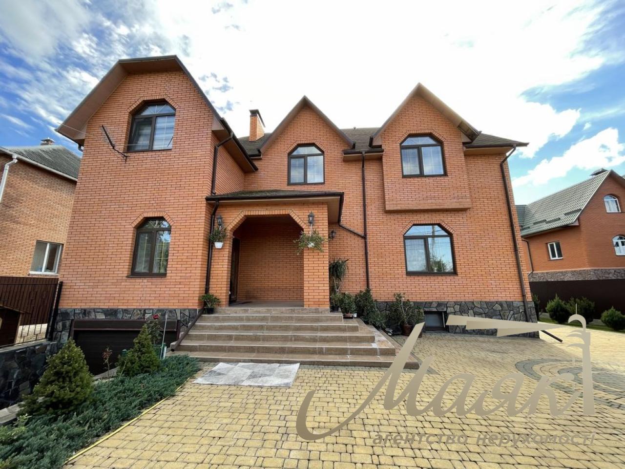 Продаж будинку 360 м2 у Жулянах з ділянкою 15 соток вул.,.Нова