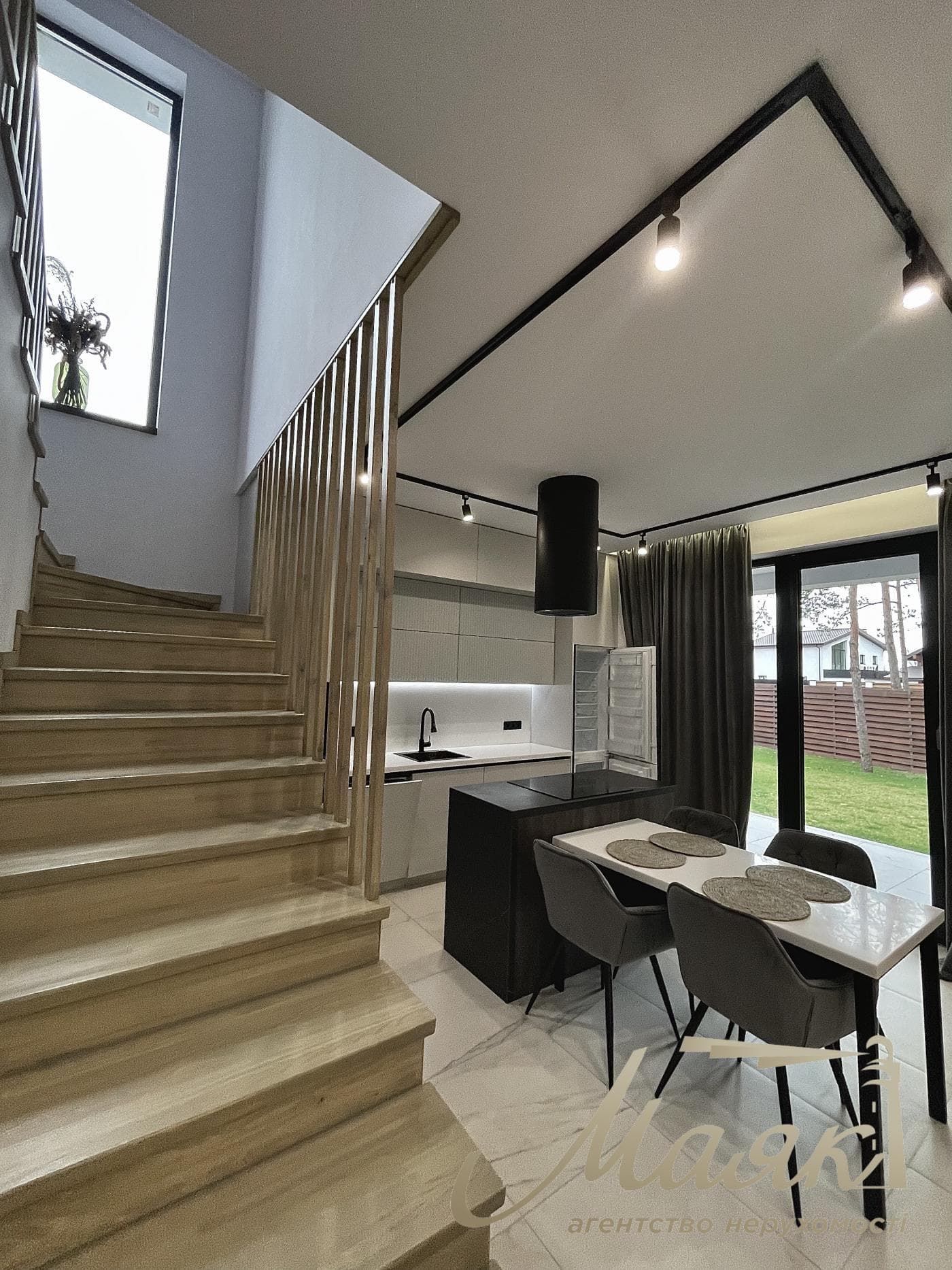 Rent a 150-square-meter two-story house in the “GoldFish” residential complex, Lebedevka, Vyshgorod District