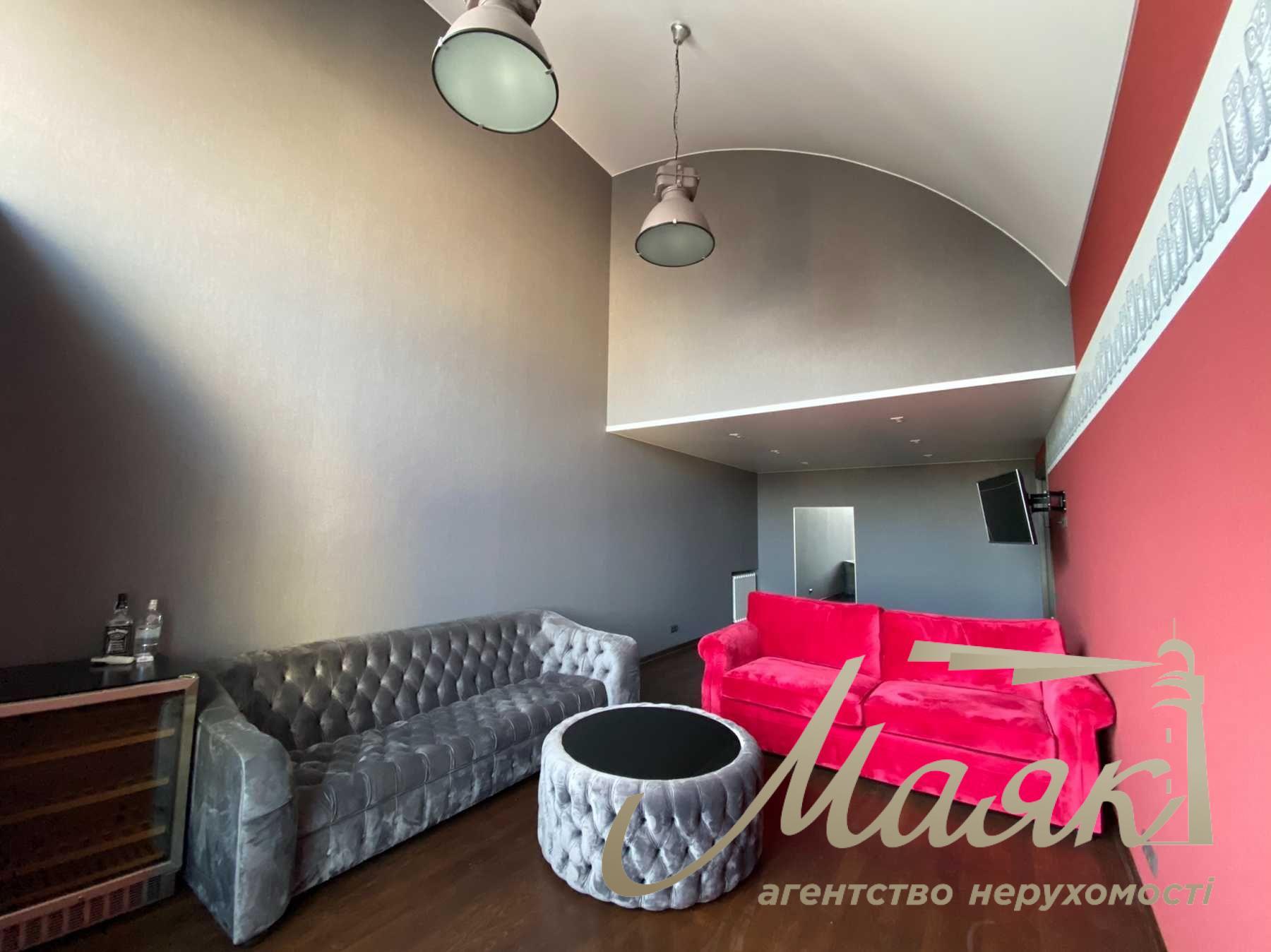 Sale three-level panoramic penthouse 327m2 in Obolonskyi Lipki, Ivasiuk Avenue, Obolon