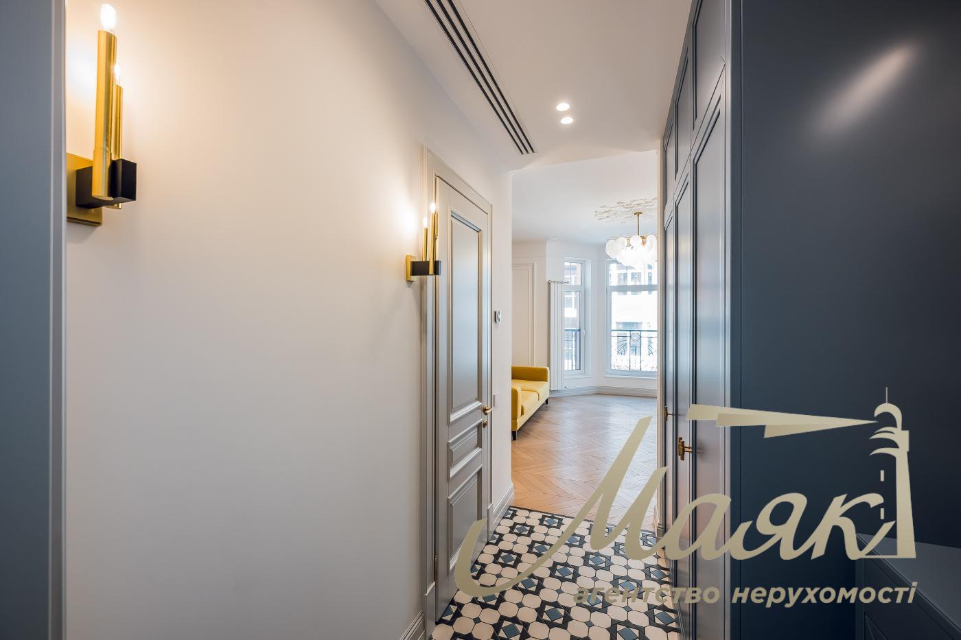 Продаж 3к квартири 99 м2, вул. Дегтярна 18, Воздвиженка. Дігтярна 18, Воздвиженка, Київ