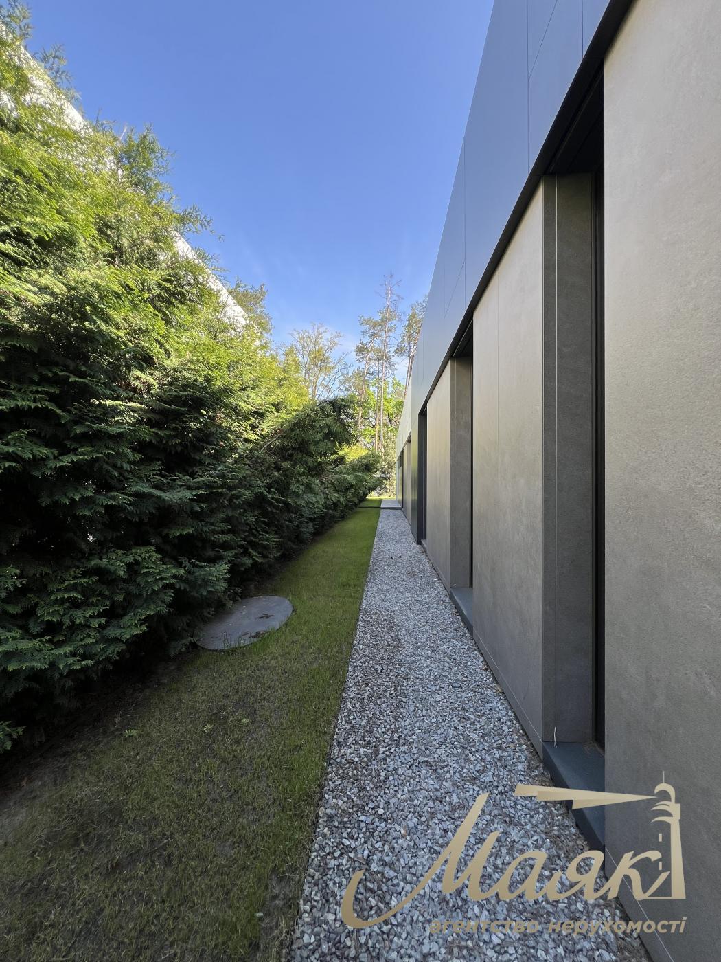 Продажа дома, 305 м2 с бассейном, участок 11 соток, Плюты