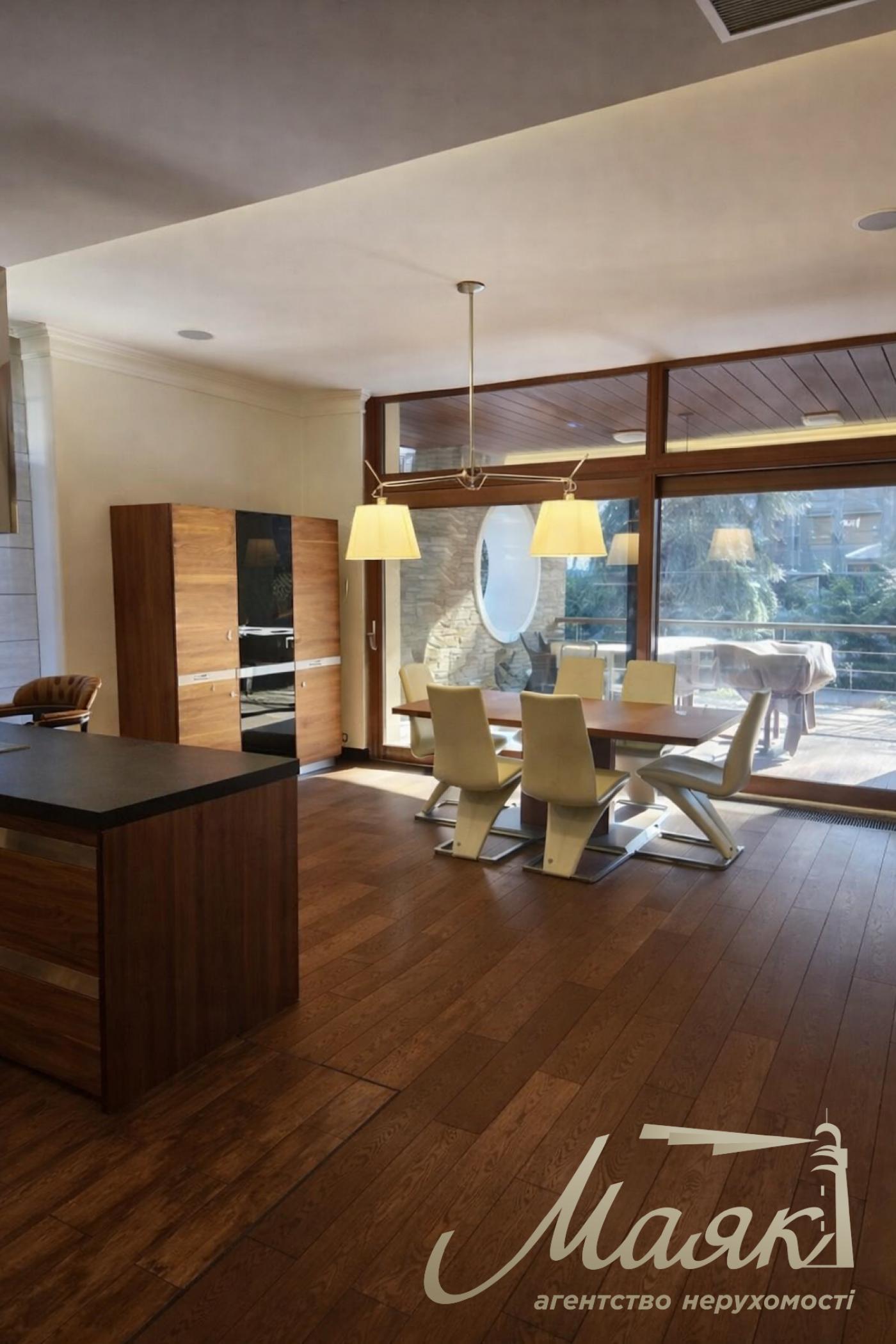 Оренда будинку в Плютах, Обухівський напрямок, 435 м², 28 соток, SPA-зона.