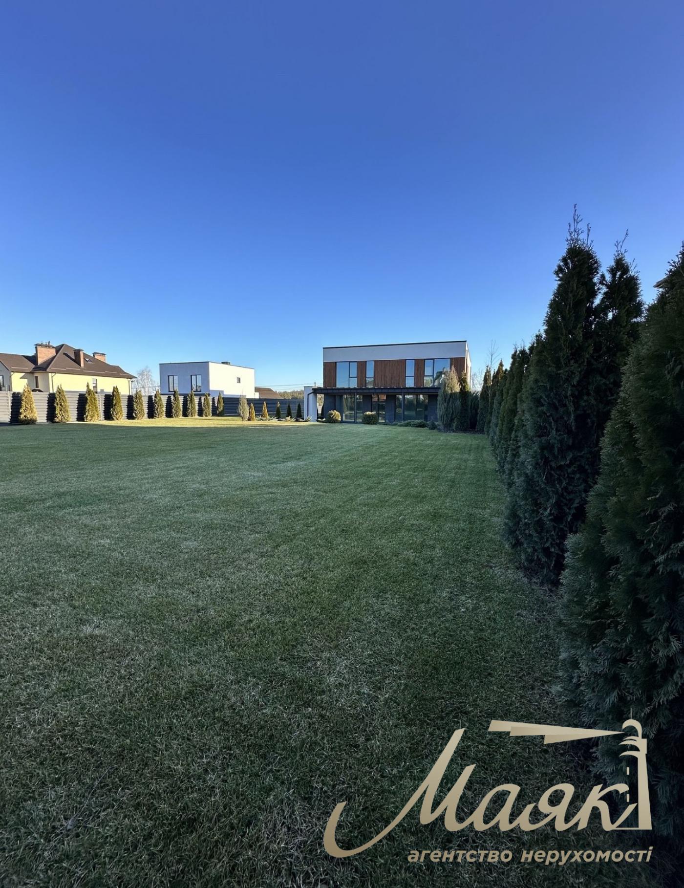 Предлагается к продаже качественный дом в селе Ходосовка — всего в 10 минутах езды от Киева