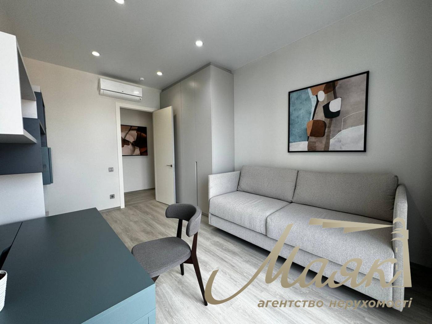 Rent of 4-room apartment, residential complex Atlantic, Antonovicha (Gorky) street, Vladimirsky market.2