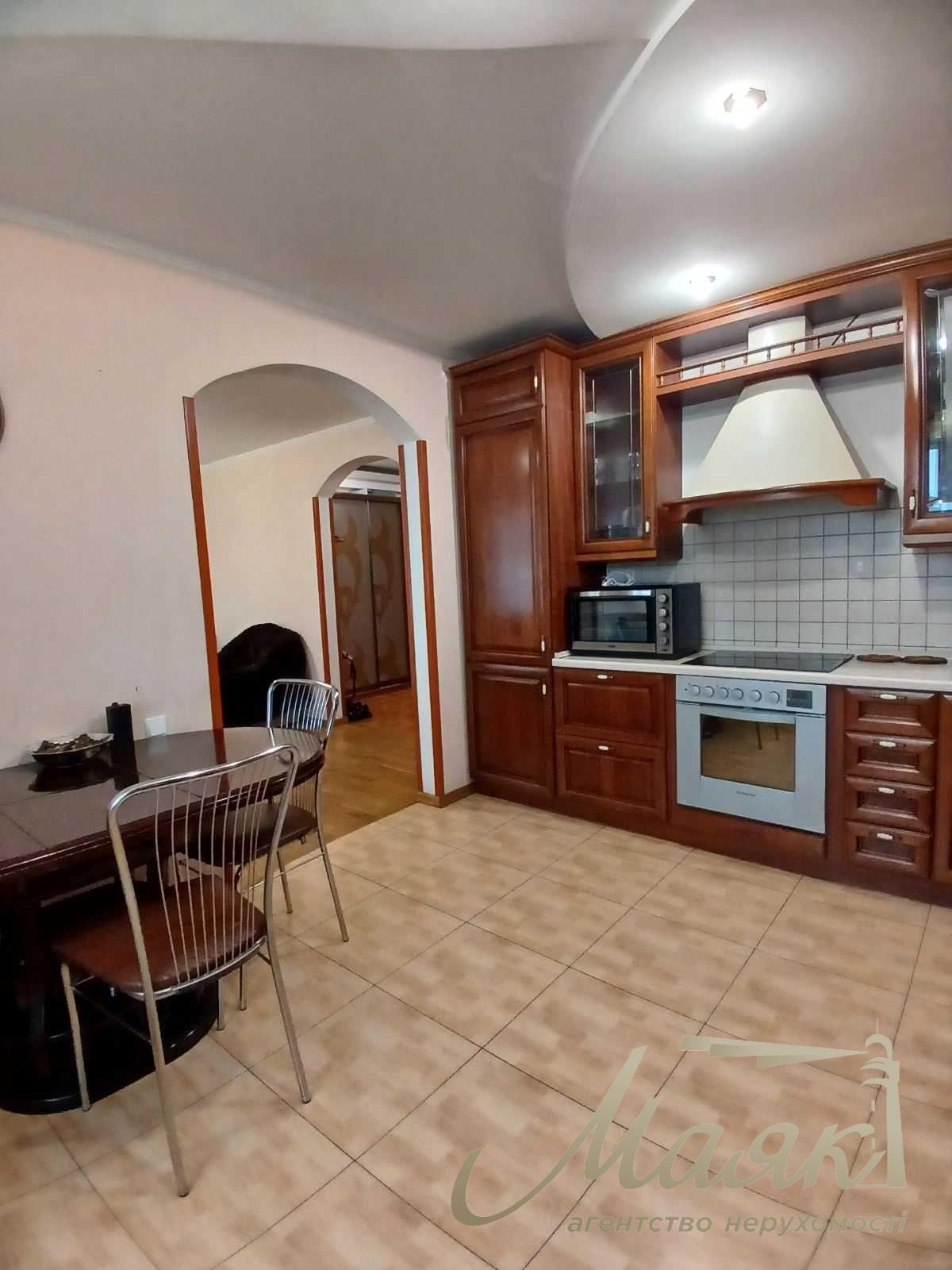 For sale 3k apartment, 110m2, vul.Akhmatovaї, 43
