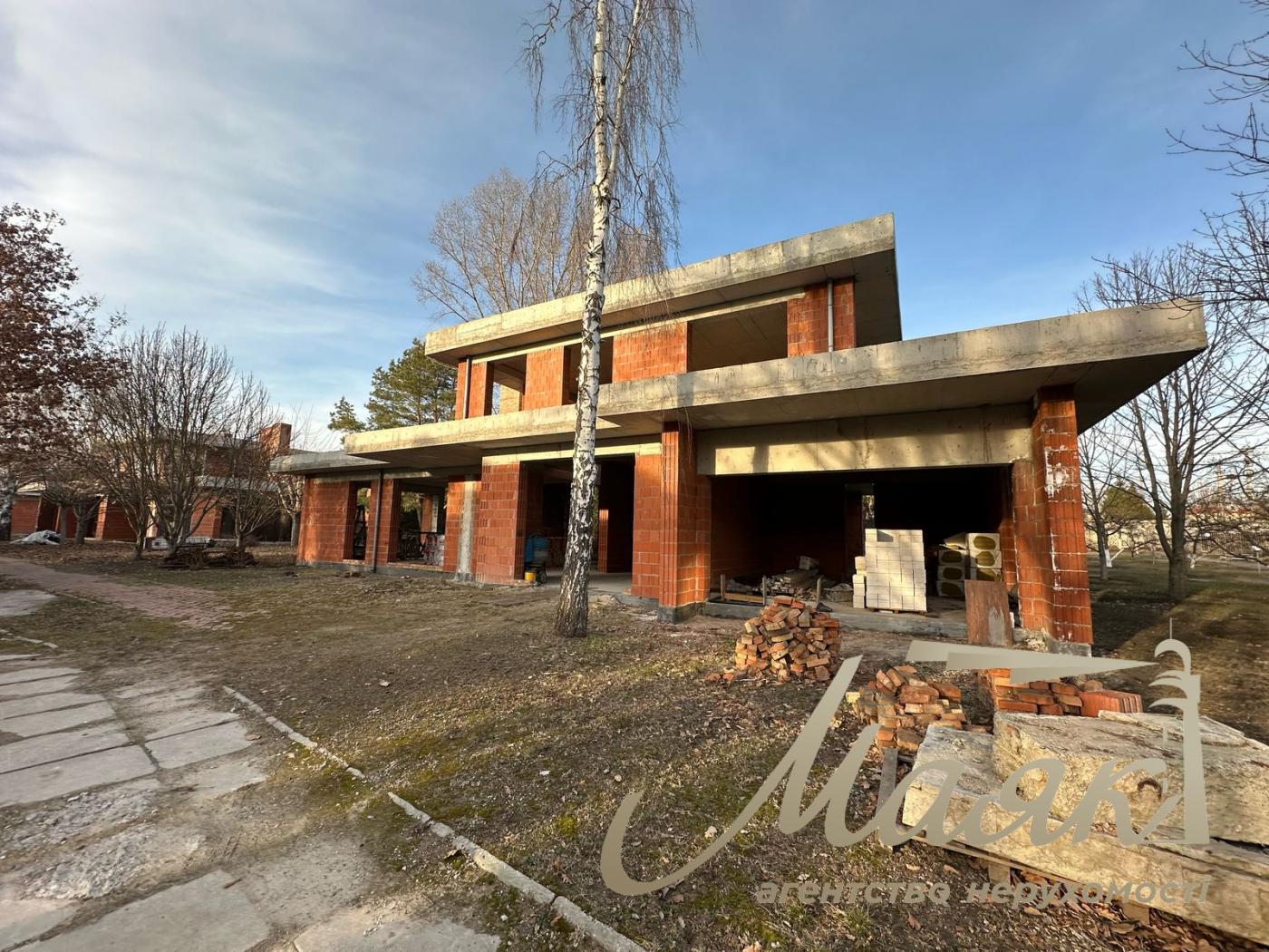 We offer for sale a modern house in a cottage town in the village Kozin, Koncha-Zaspa area