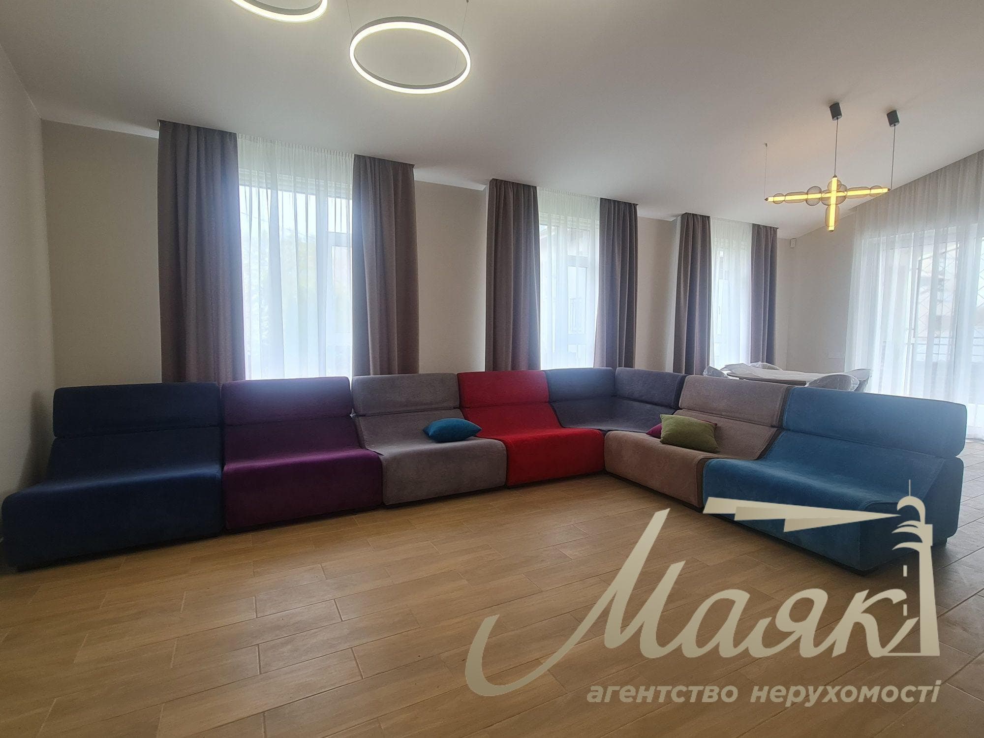 Аренда дома с ремонтом 176,7 м², район Ветряные горю, Подольский район, Киев, новий автономний дом с укрытием.