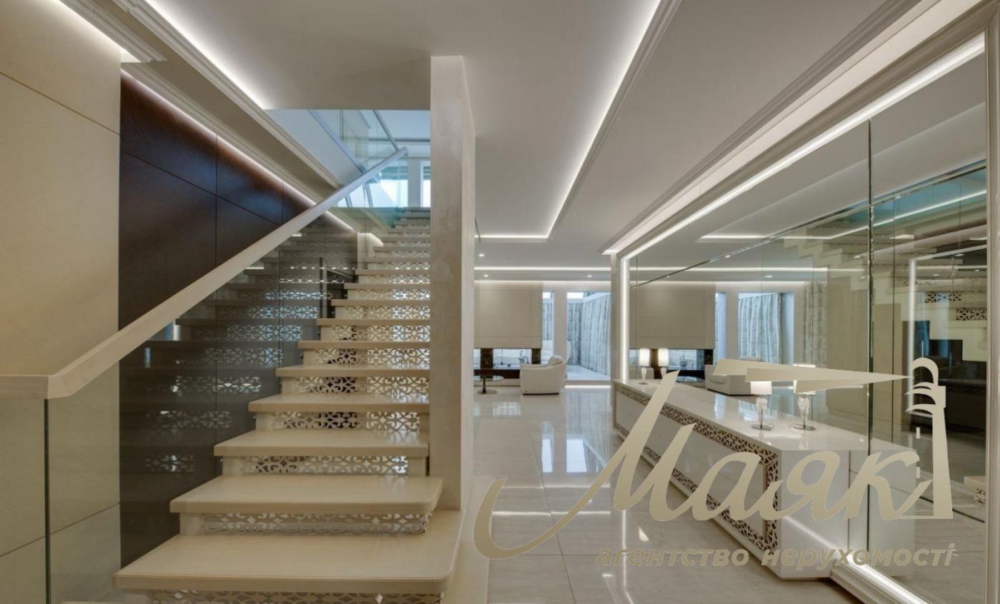 Penthouse for sale, Nazarovskaya St., Center