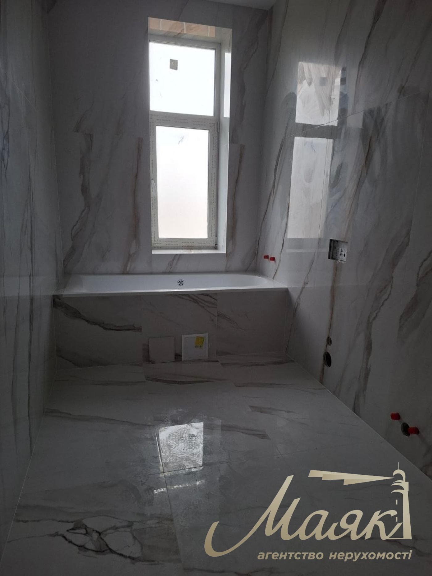For sale house 392m2 in Lesniki village in the closed KG "Hutor Yasny", Obukhiv direction, Kiev region.