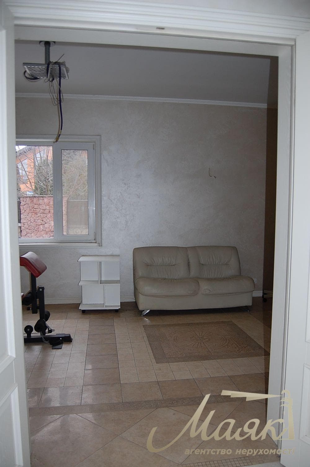 Оренда просторого будинку площею 225 м² у с. Гатне, 5 спалень, камін, 10 хвилин до станції метро «Теремки», Києво-Святошинський район
