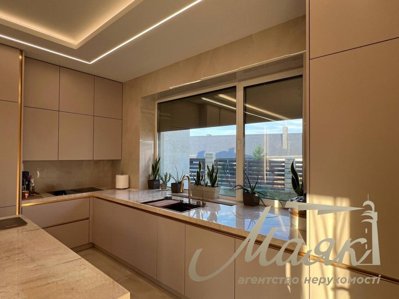 Продаж двоповерхового будинку 274м2 у Лісниках поруч з Equides Club