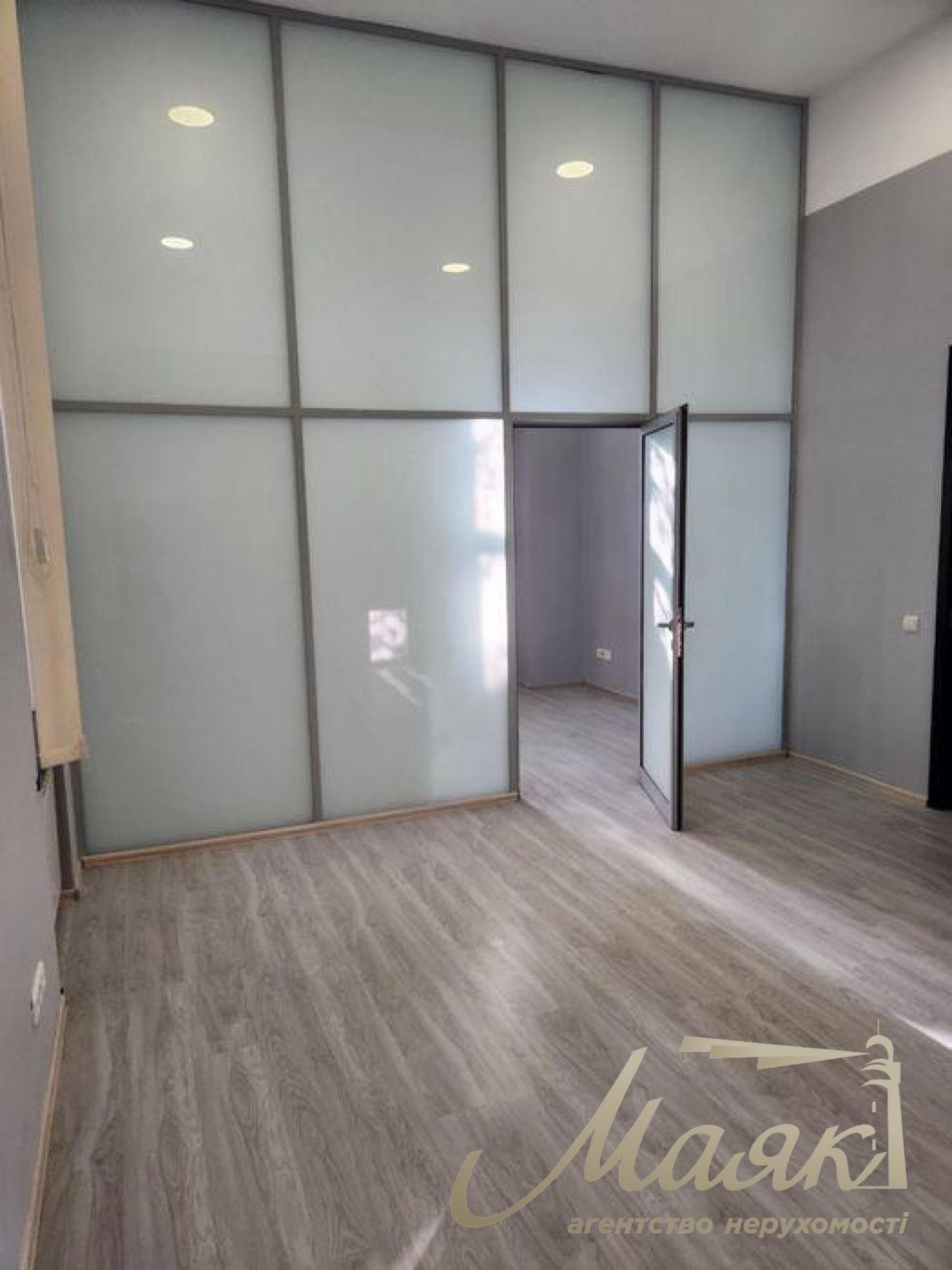 Оренда окремої будівлі площею 620 м², вул. Редутна, Царське Село