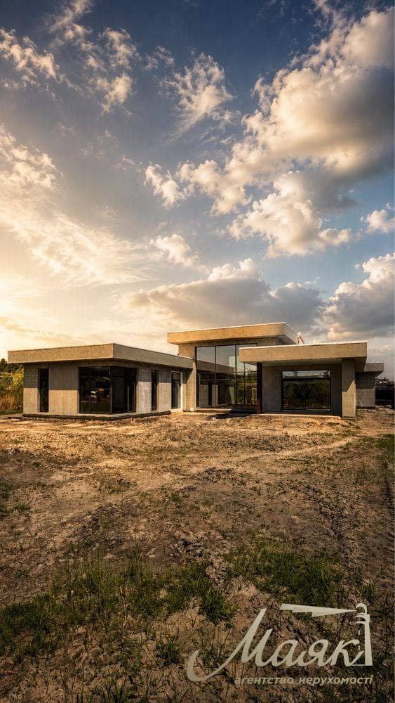 Luxury single-story house for sale: 340 m², 15 sotok, "Khutor Yasny" residential complex, VillaLumi, Lesniki village, Obukhov district, Kyiv Oblast