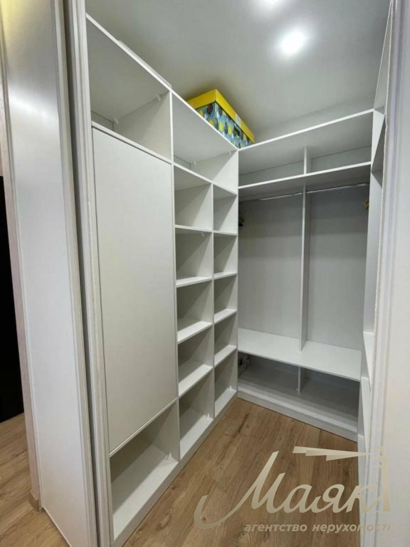 Sale of 2-room apartment 60m2 in residential complex Parkland, Yunosheskaya st. 17, Goloseevsky district, Kyiv.