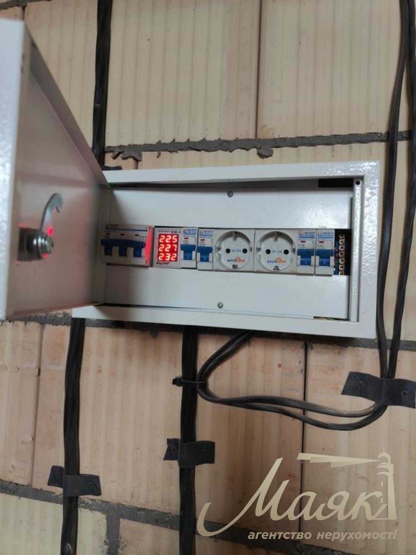 Продаж сучасного 2-поверхового будинку 200 м² на ділянці 8 соток, 5 хвилин від набережної в СМТ Козин/Конча заспа