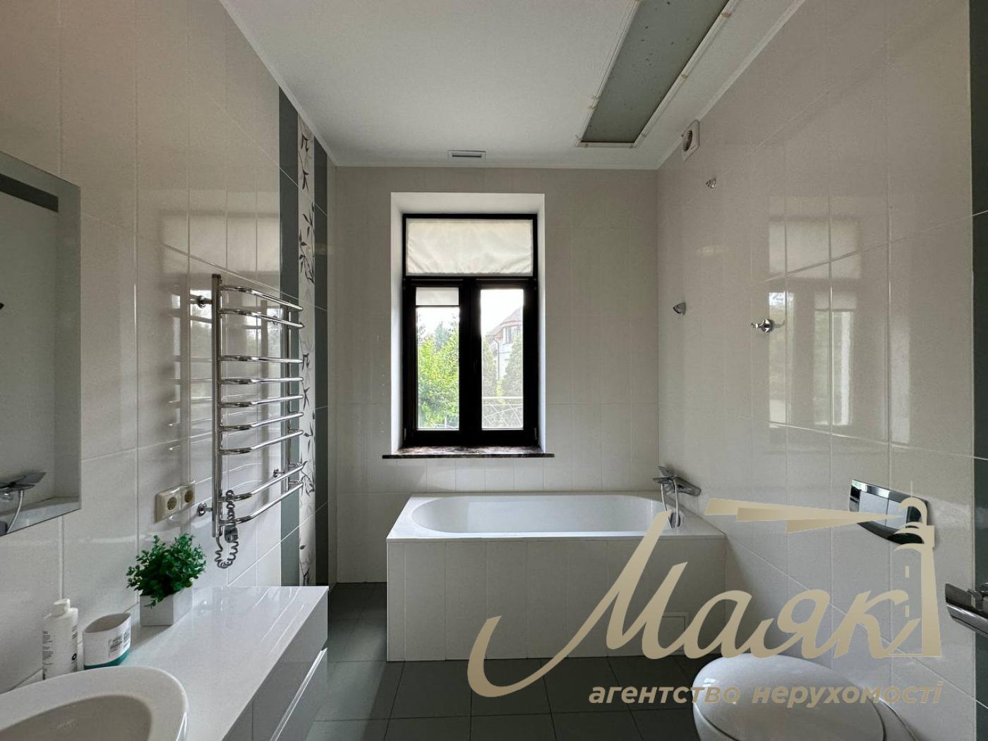 Оренда будинку 750м2 на 60 сотках землі на Хуторі Мриги, Голосіївський район.