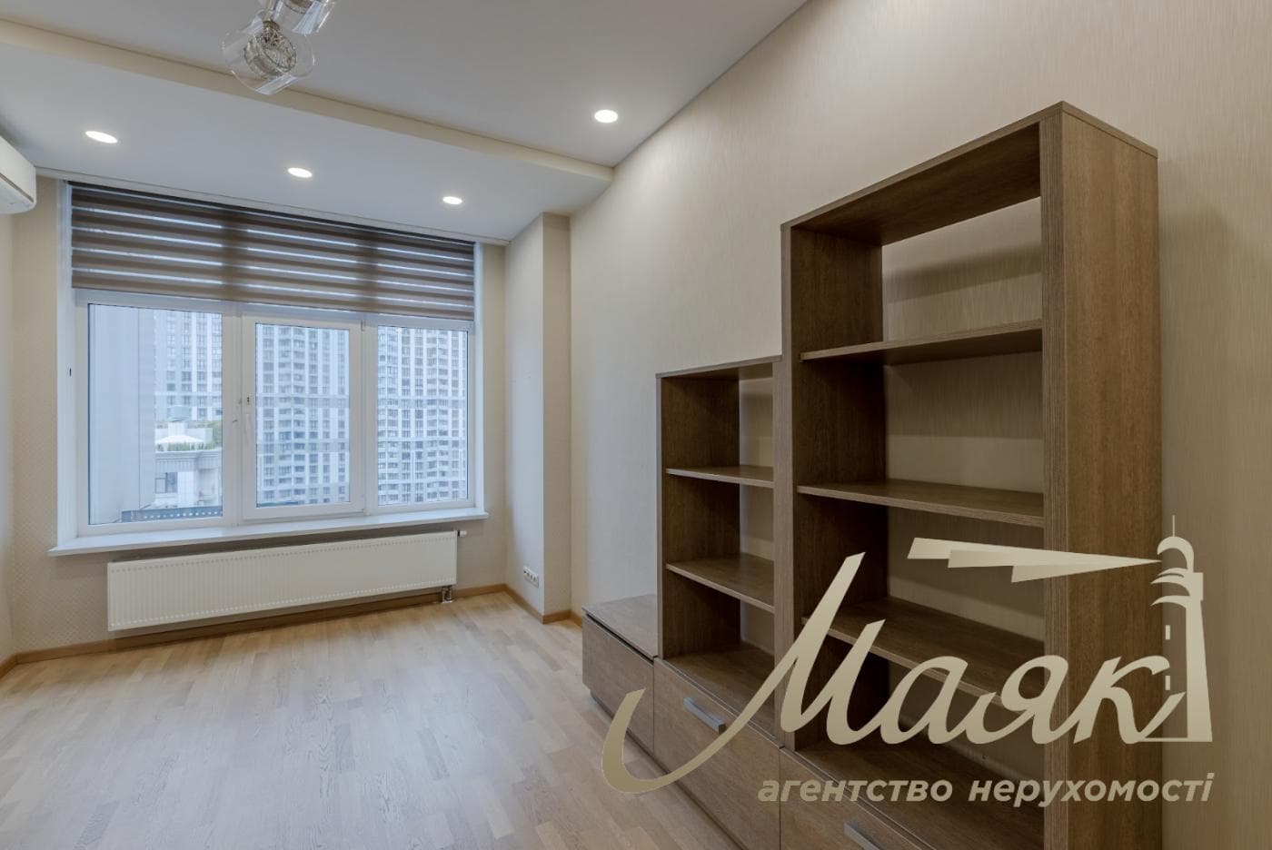 For sale 4-room apartment in LCD "Novopecherskie Lipki" Address: 16, A. Verkhoglyada St. (Dragomirov), Pechersk district.