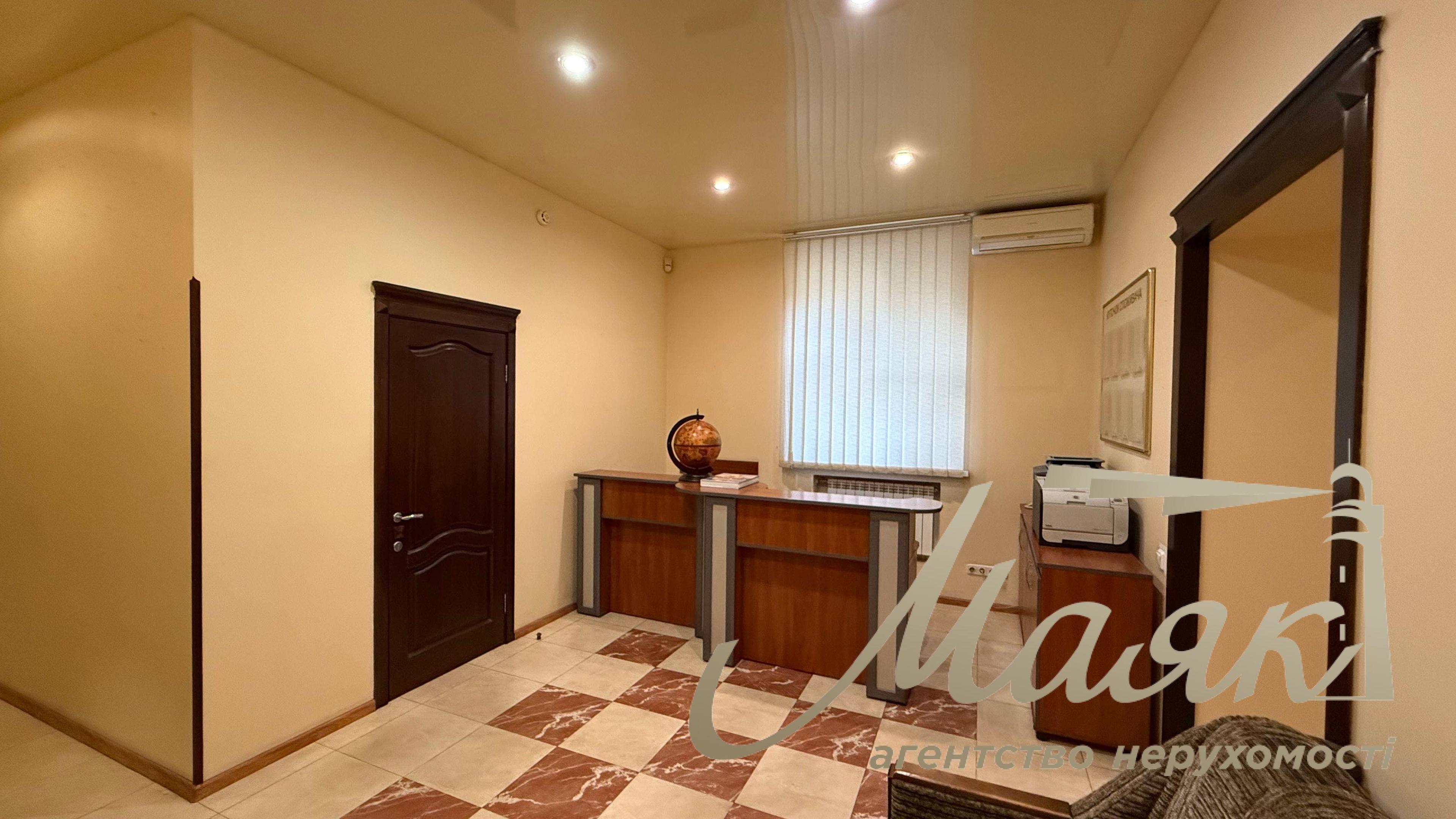 Продаж комерційного приміщення, 213 м2 , вул. Ділова