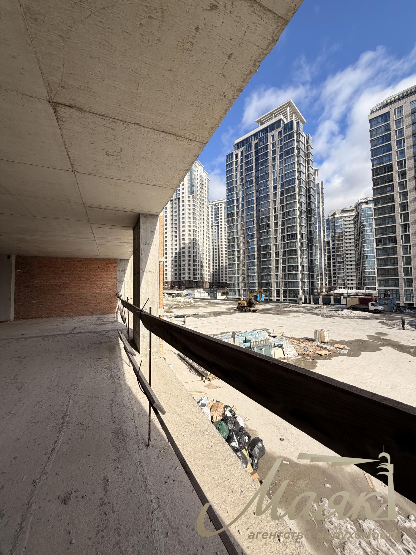 For sale 3-bedroom apartment (can be used as an office) LCD Novopecherskie Lipki, Verkhoglyada St. (Dagomirov)