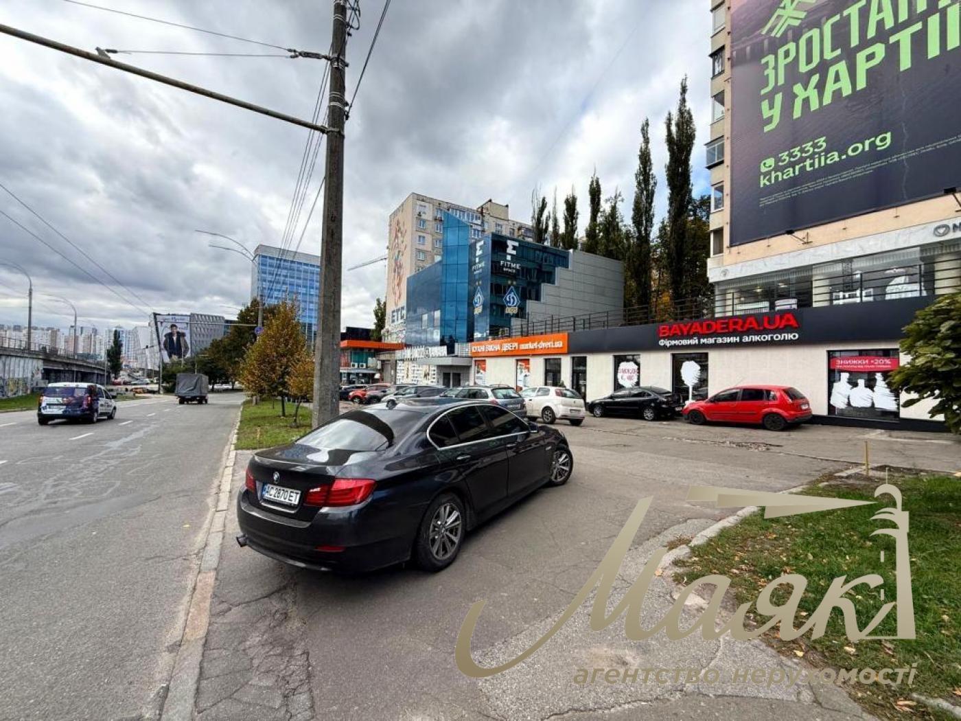 Оренда фасадного приміщення бул. Міхновського (Дружби народів)