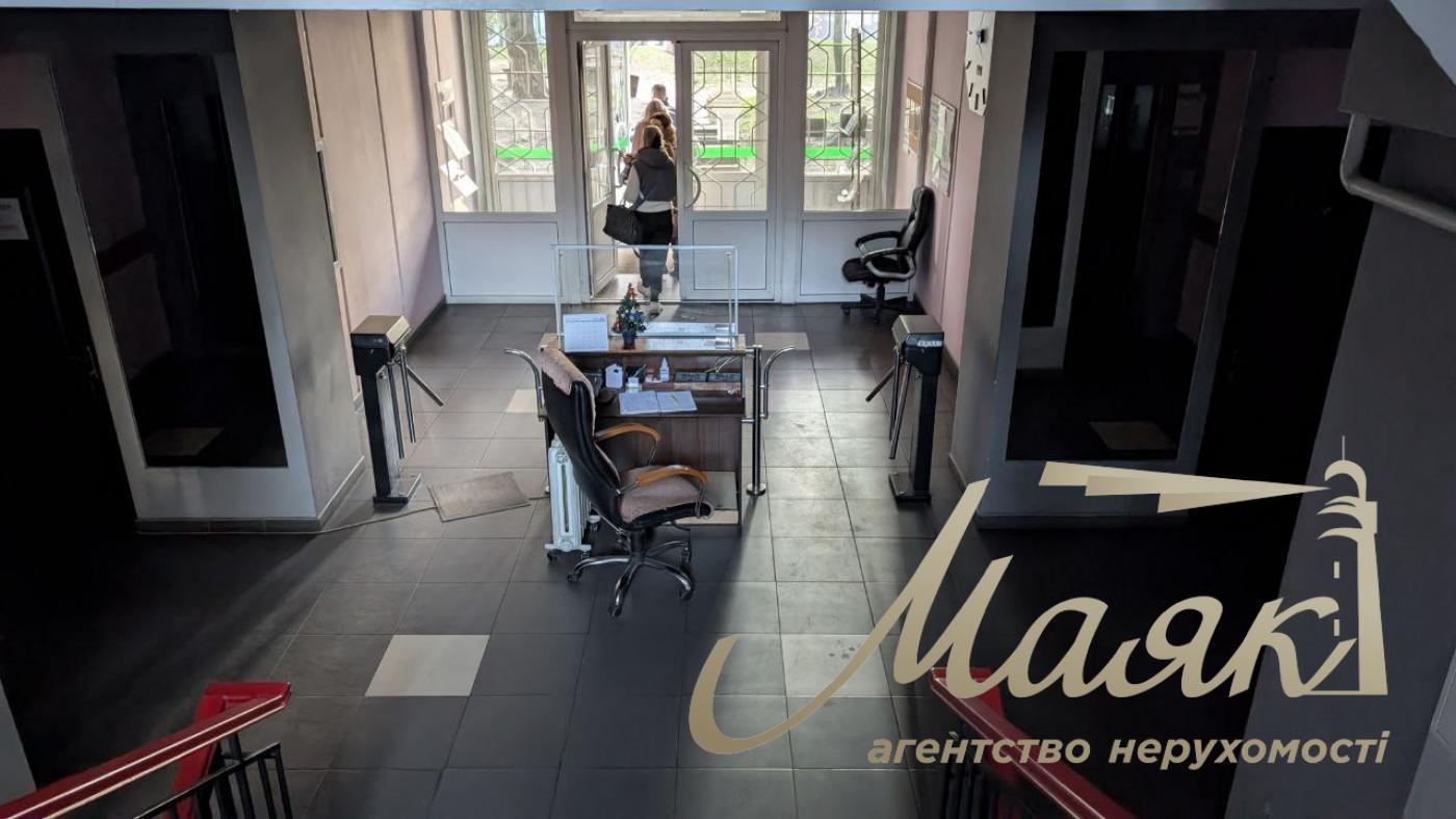 Продаж офісних приміщень 974м2 у центрі Печерська вул. Євгена Коновальця, 31