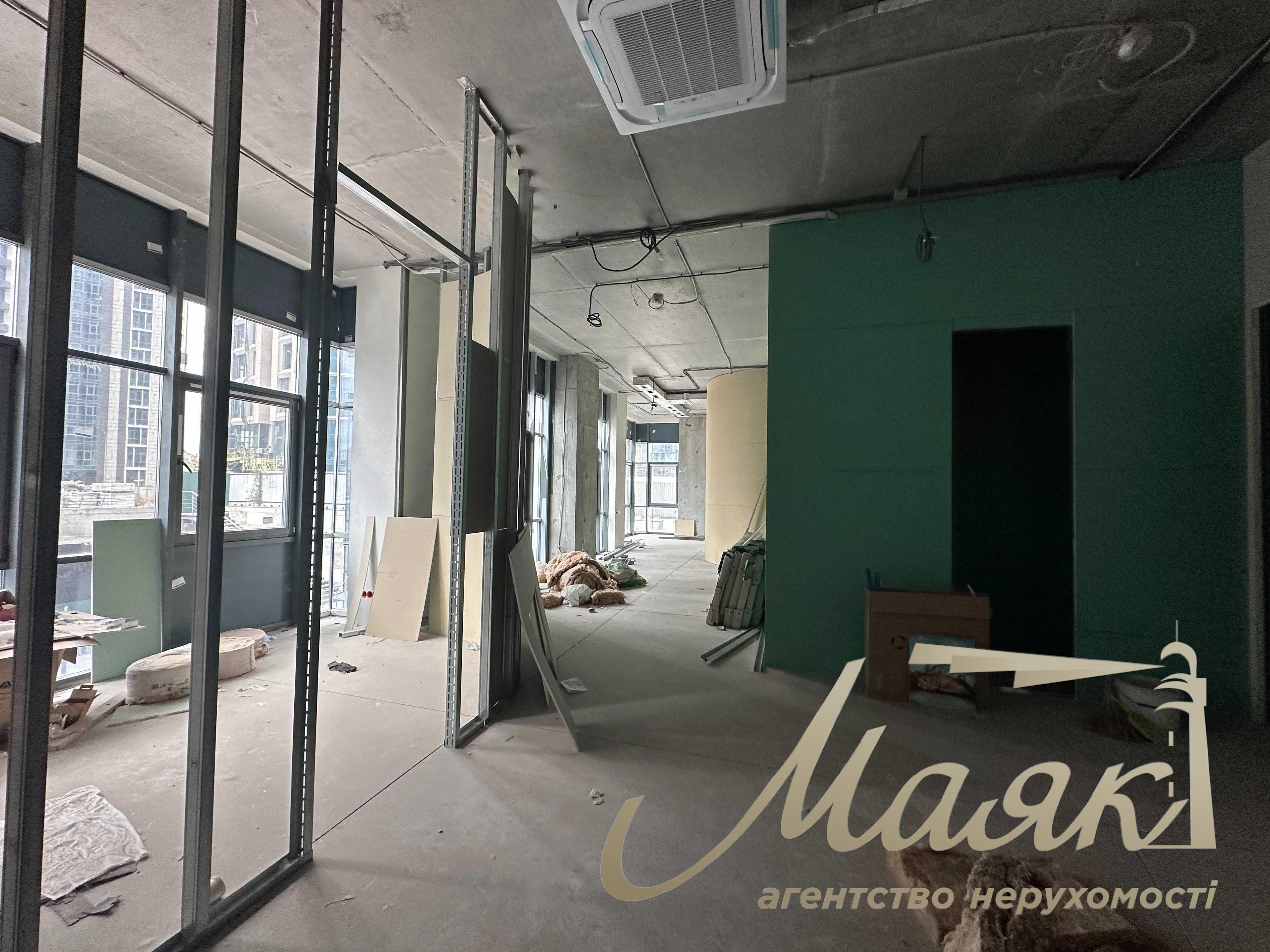 Rent front commercial premise 157 m2 LCD "Novopecherskie Lipki" Andriy Verkhoglyada str. 19-A, Kyiv