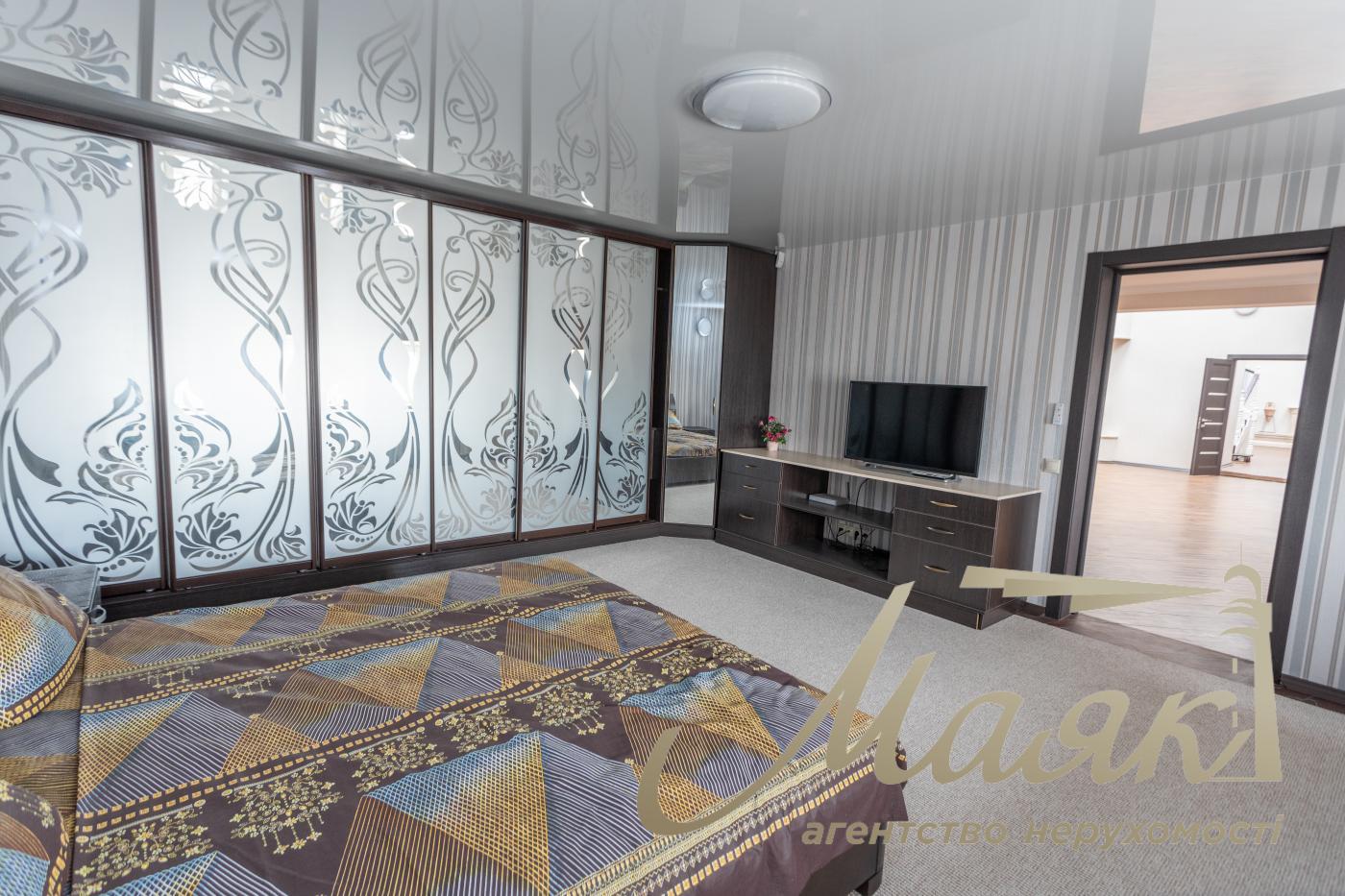 Продажа видового трехуровнего пентхауса 555м2, Ковпака 17, Нижний Печерск, метро Лыбедская