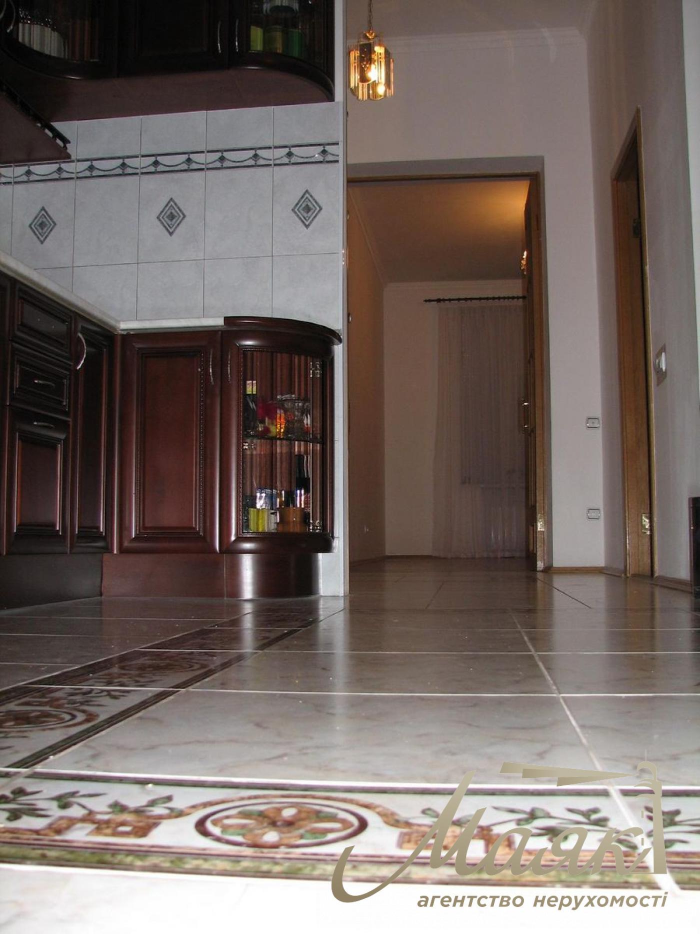 Rent 2-room apartment Bankovaya st., Center, Lipki