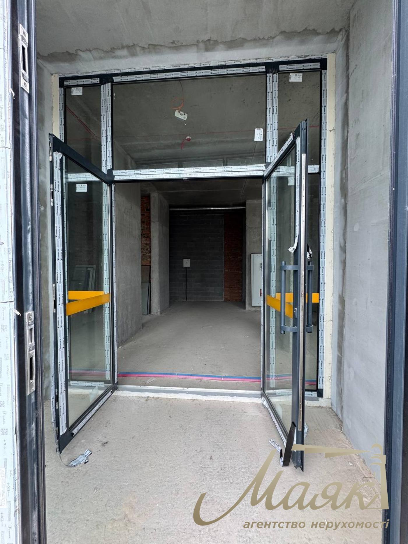 Commercial rent, facade, 79m2, LCD Sweetlopark.