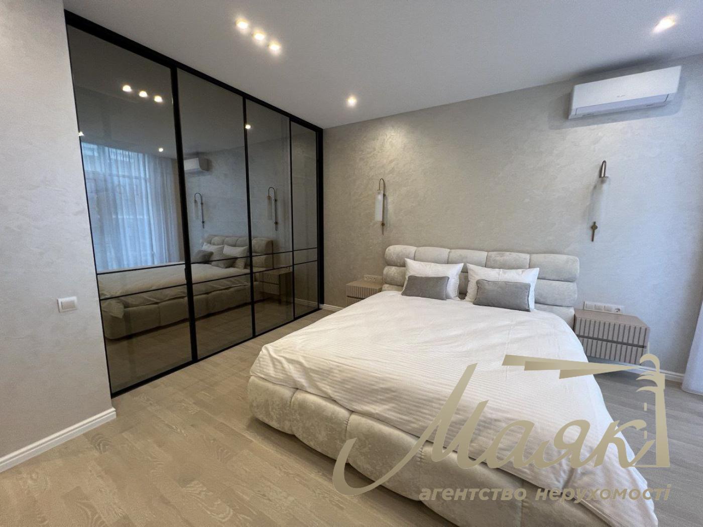 Продаж квартири 90 м2 у ЖК Бульвар фонтанів