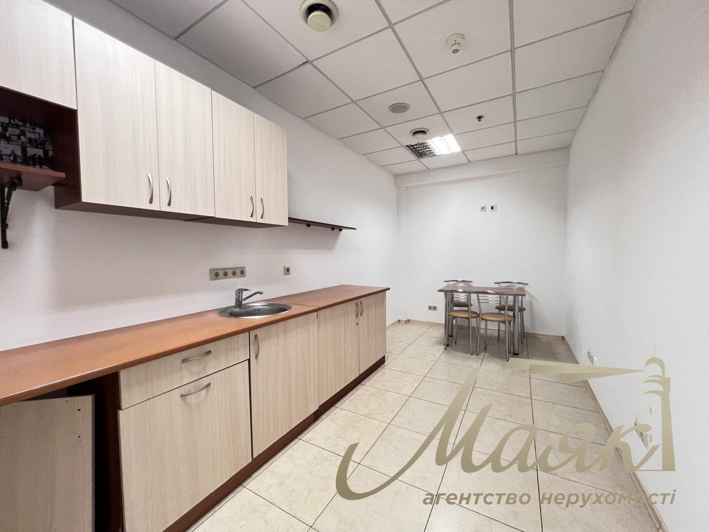 Оренда офісу 77 кв.м в БЦ Леонардо по вул. Богдана Хмельницького 52/17