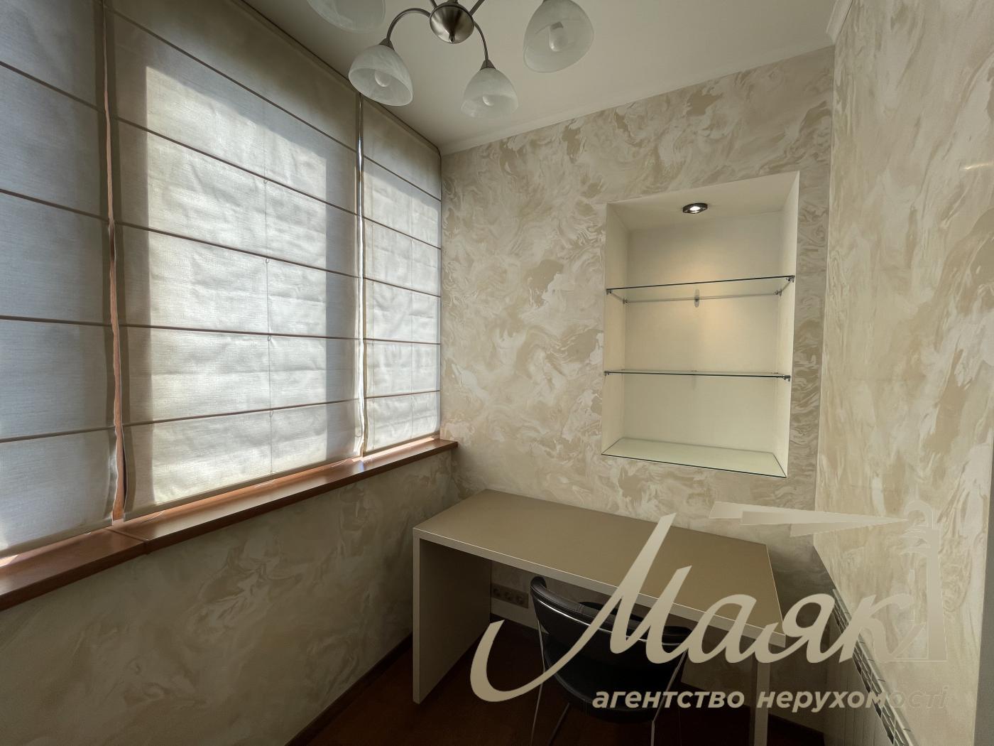 Продажа двухуровневой 4-комнатной квартиры ул. Котельникова, Святошино