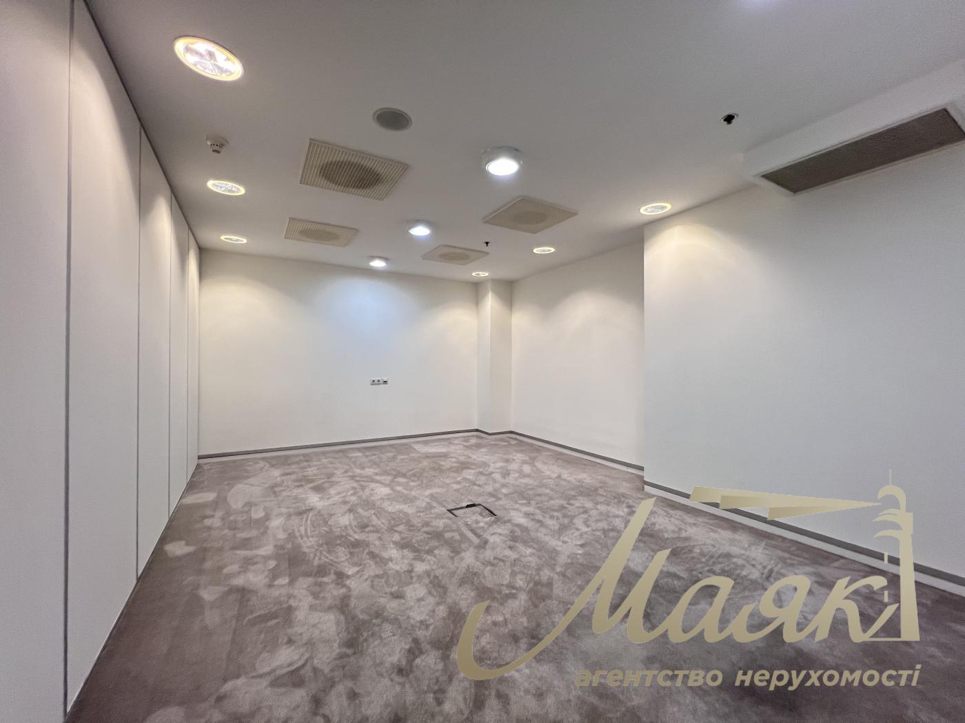 Оренда офісу 77 кв.м в БЦ Леонардо по вул. Богдана Хмельницького 52/17