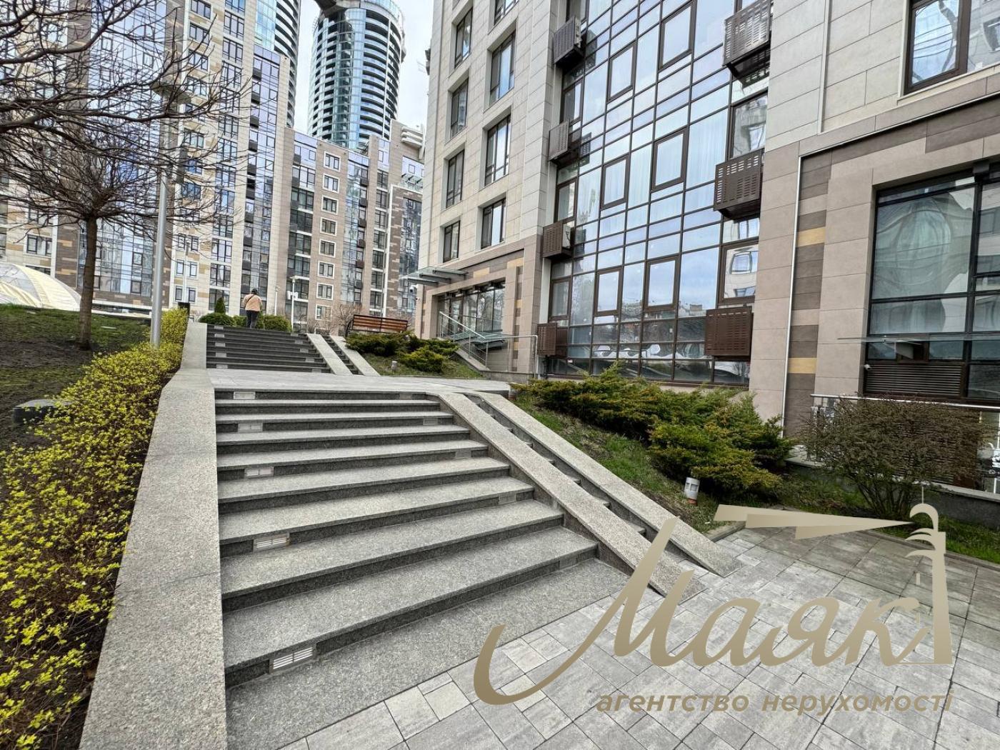 Sale of premises 80m2 in residential complex Boulevard of Fountains, Sapernoye Pole street, Pechersk, Kyiv