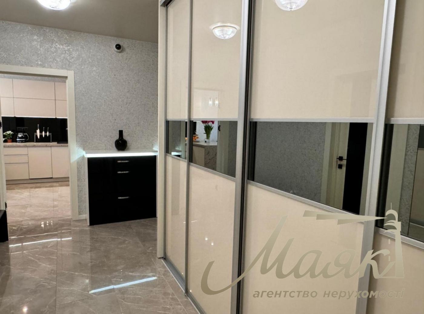 Rent 3-room apartment, "Hofmann House", Center, (There is always electricity)