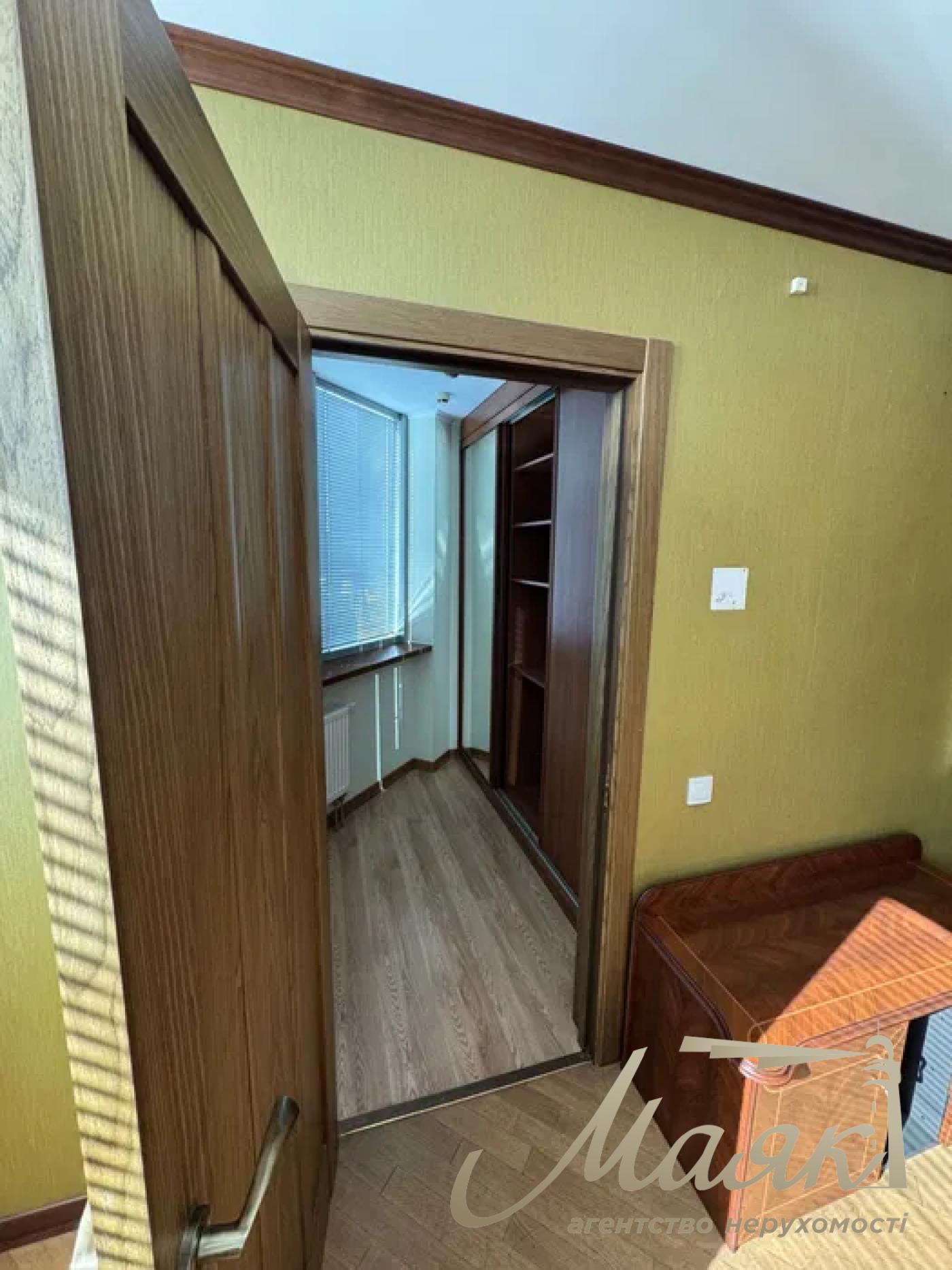 Аренда офиса 350м2 по ул.Антоновича 157, Центр