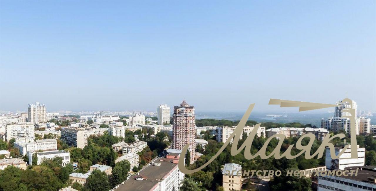 For sale office with view in BC Carnegie Tower Pechersk 160 m2