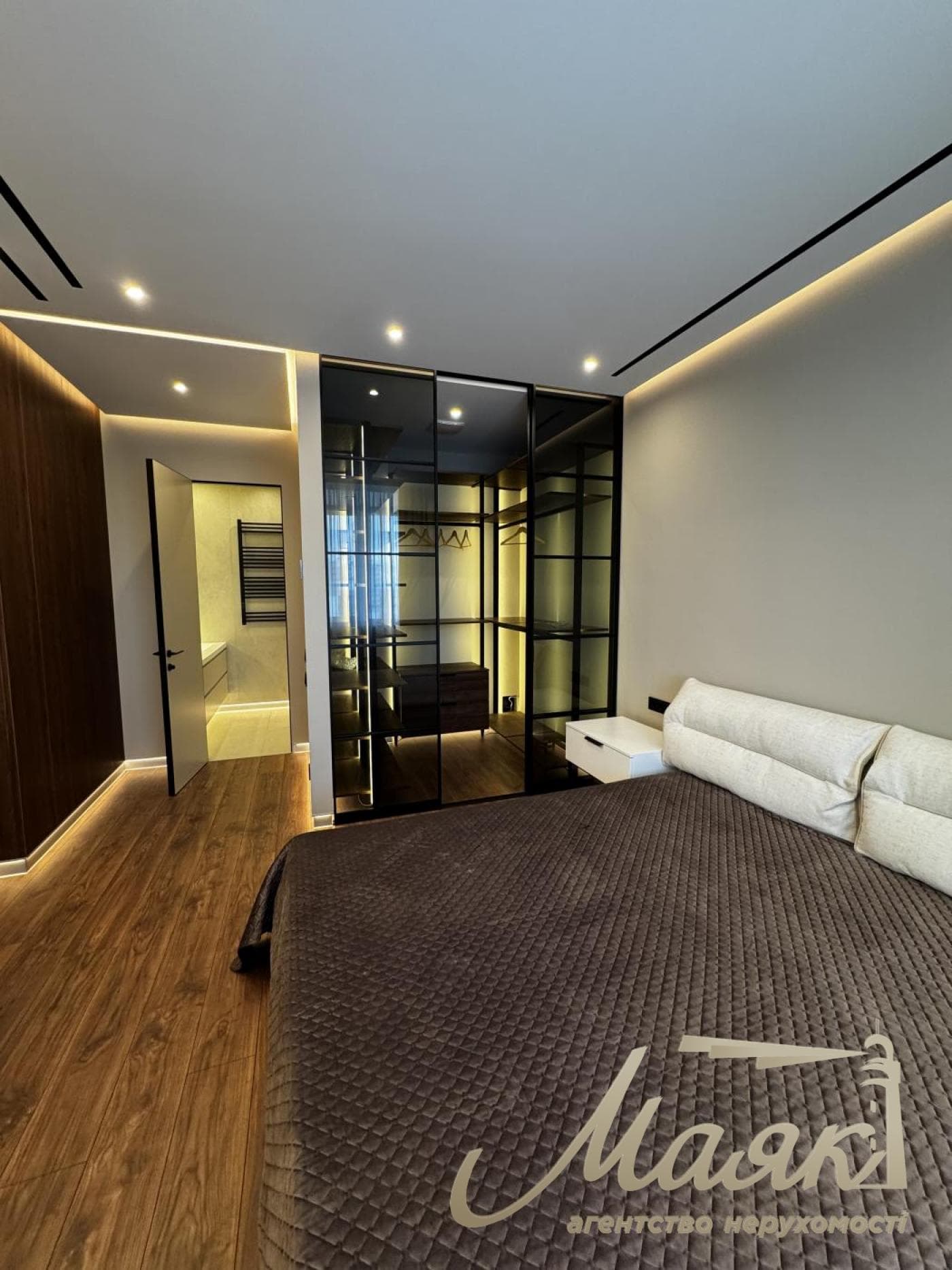 Rent 3 bedroom apartment in LCDDelmar, 90m, Pechersk