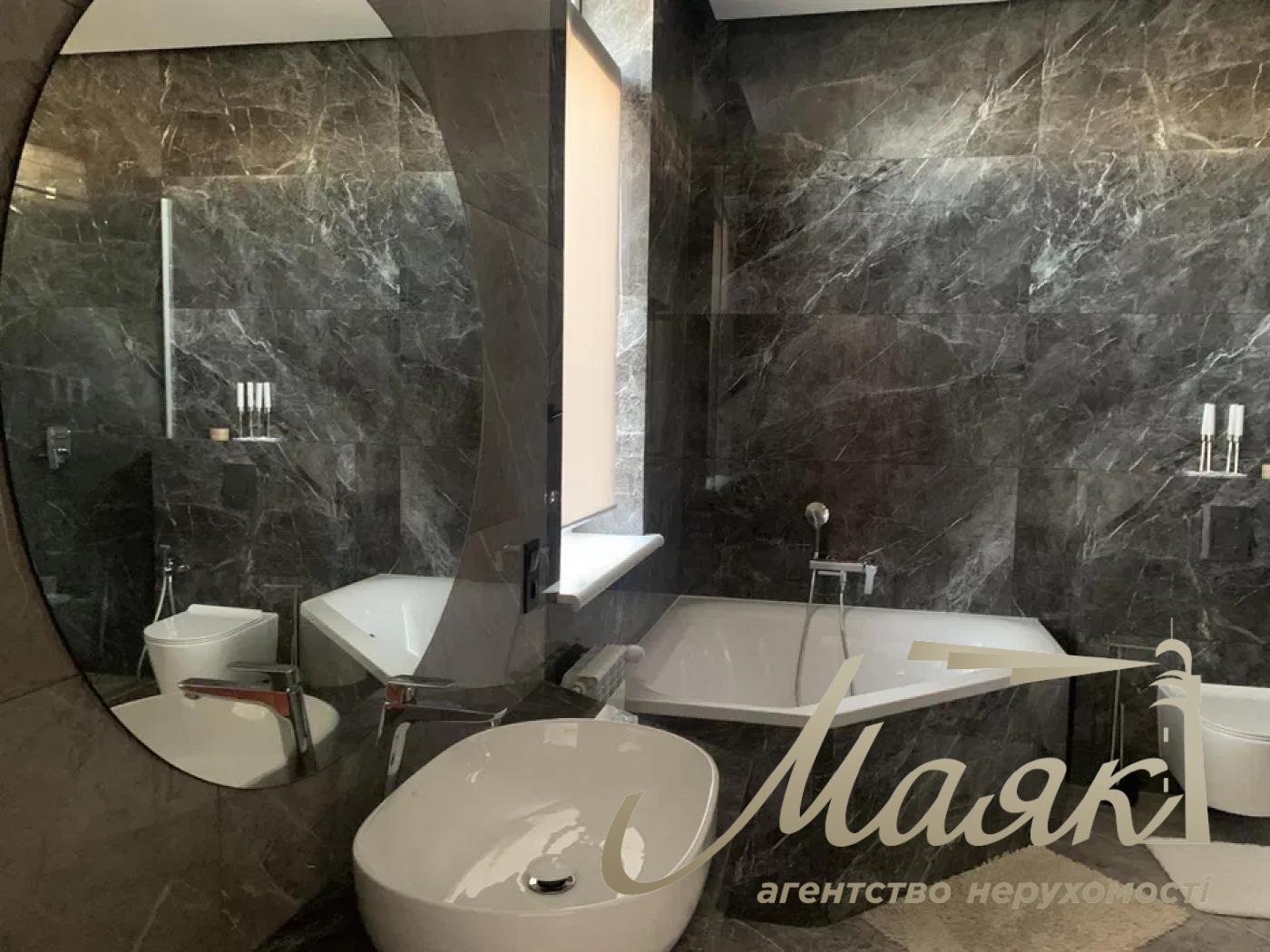 Продаж будинку на Печерську, вул. Товарна