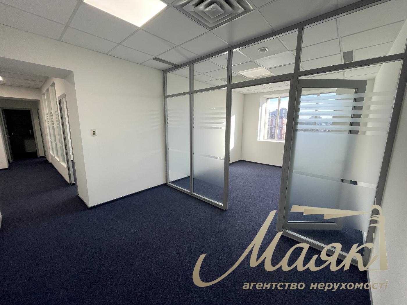 Аренда офисного помещения в БЦ 111m2, Центр