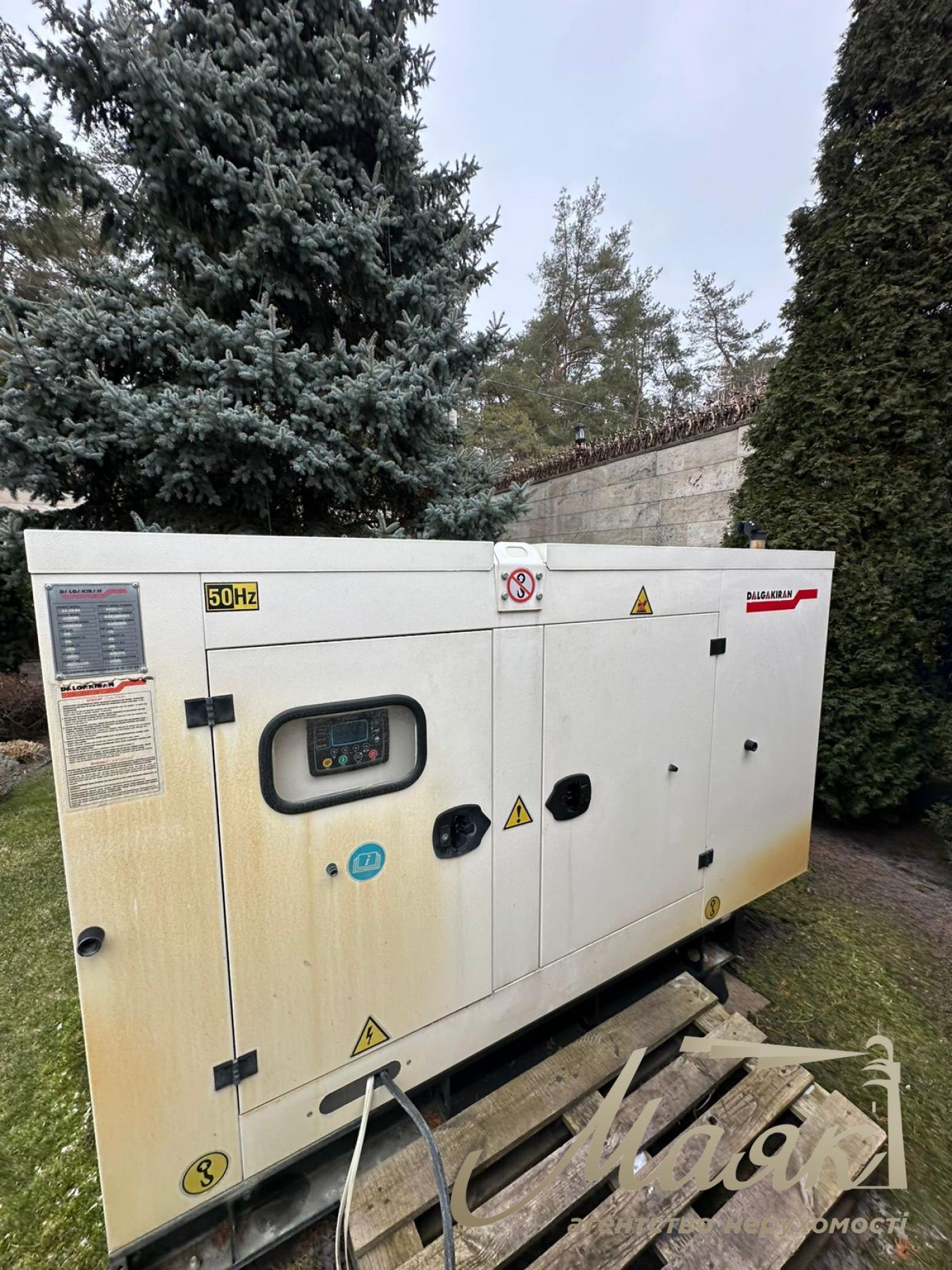 We offer for sale a luxurious house in Petropavlovska Borschagovka, Kiev, just 3 minutes from the city.