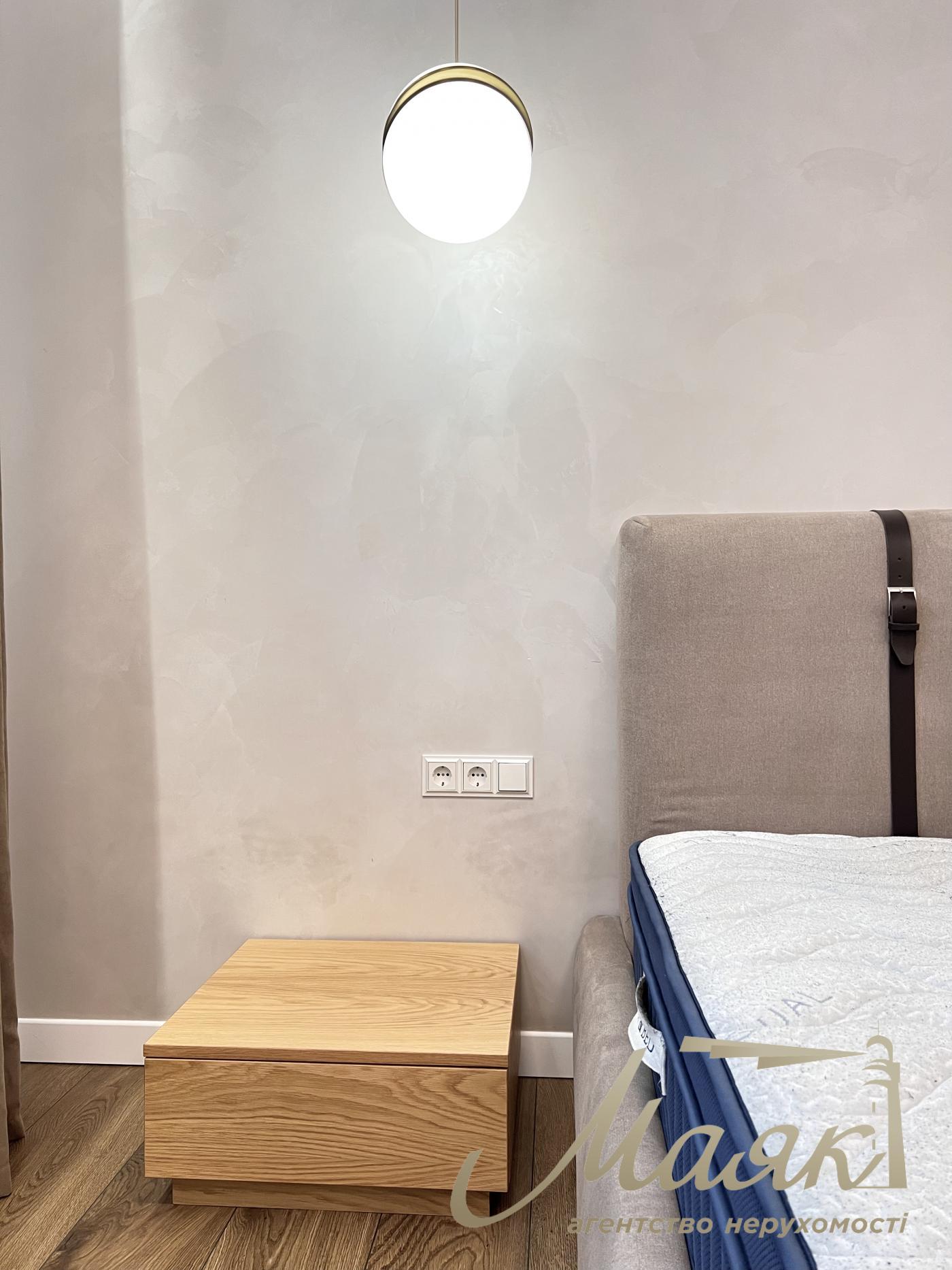 Оренда заміського будинку на Осокорках у котеджному містечку "Блакитна Лагуна"