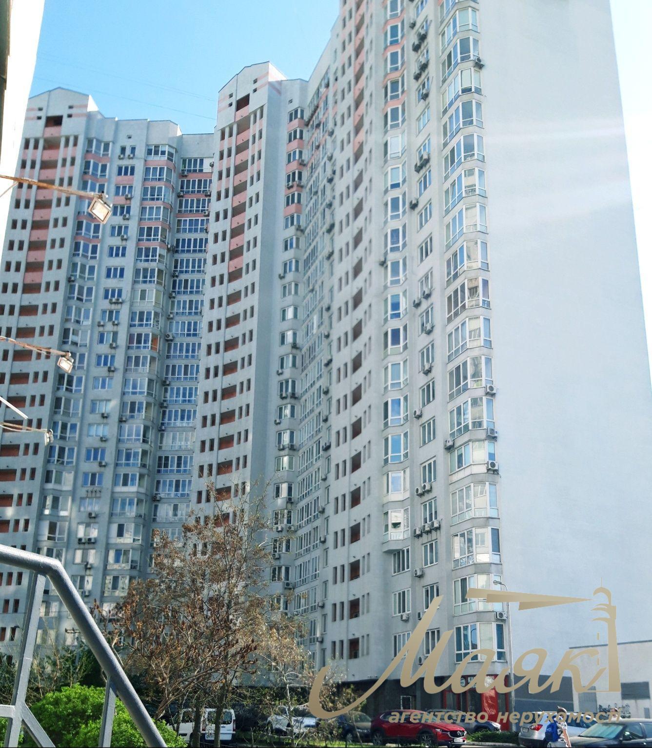 Продаж фасадного приміщення 168 кв.м. Осокорки. вул. Є.Чавдар